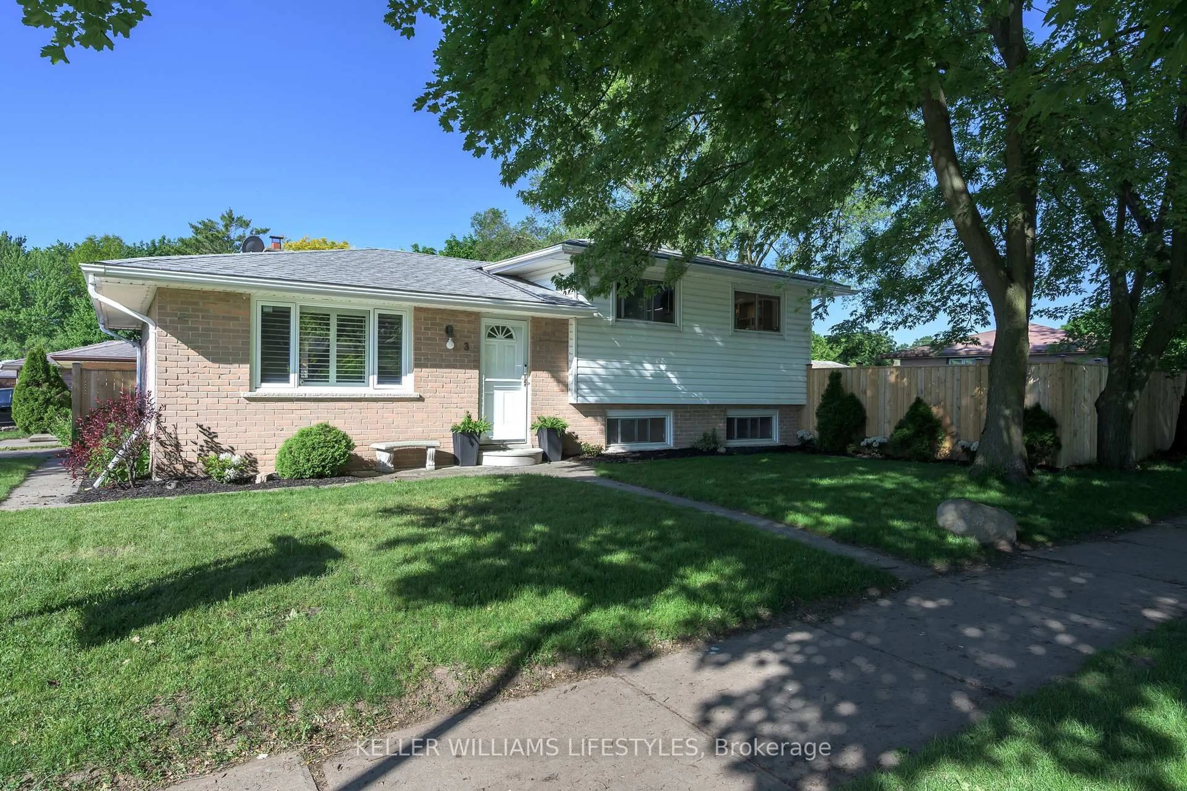 Unknown for 3 Baffin Pl, London East Ontario N5V 1E8