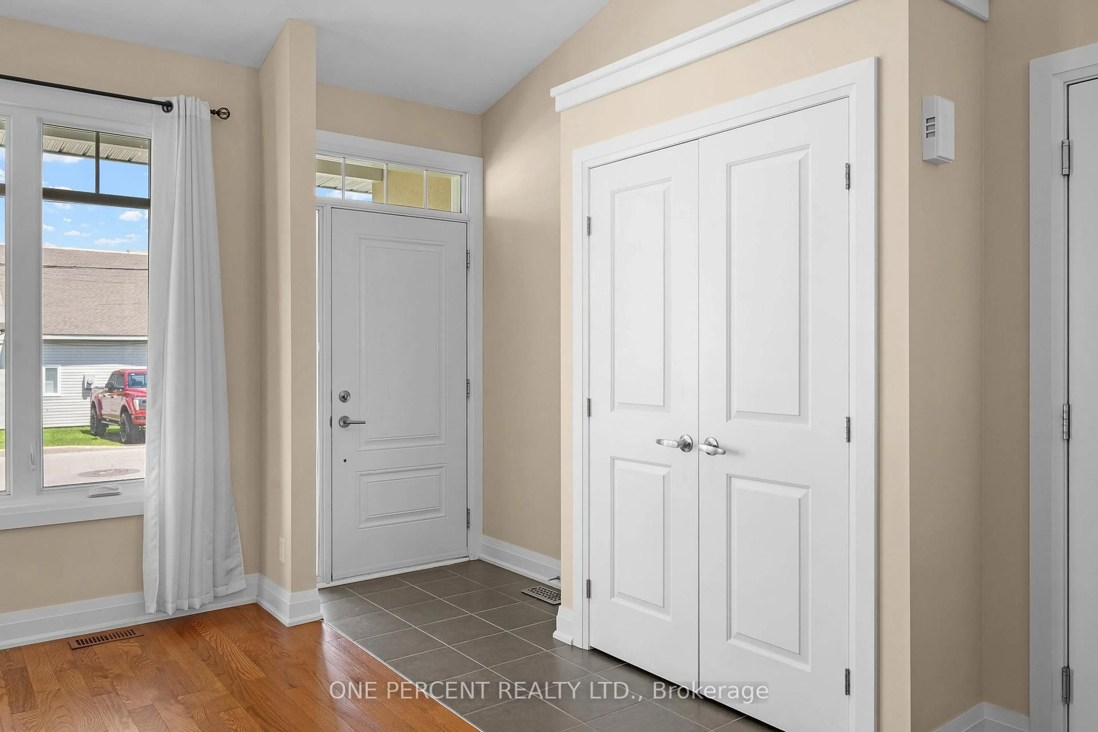 Indoor entryway for 135 Elizabeth St, Carleton Place Ontario K7C 2V9