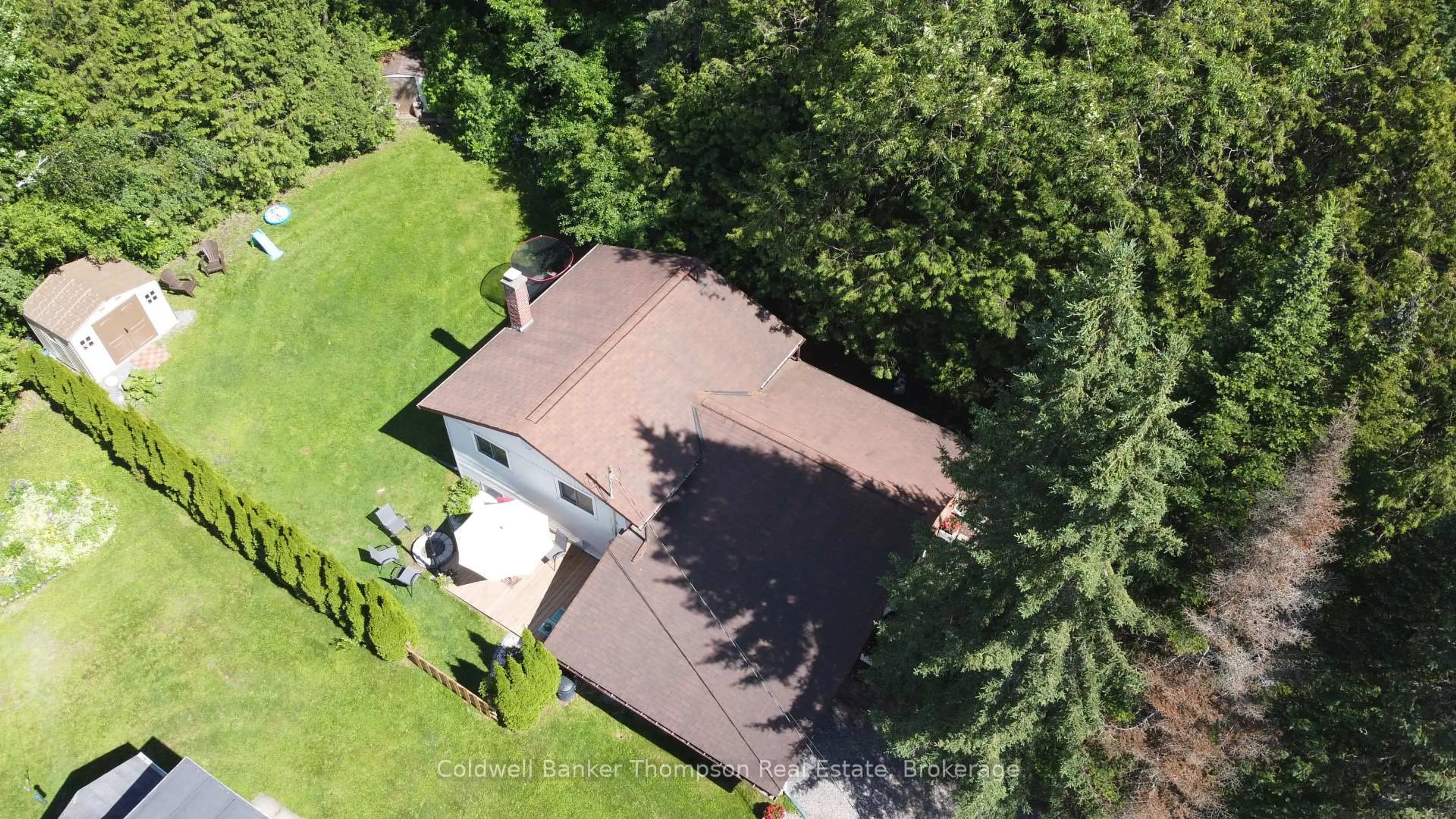 A pic from outside/outdoor area/front of a property/back of a property/a pic from drone, unknown for 24 Centre St, Huntsville Ontario P1H 1X4