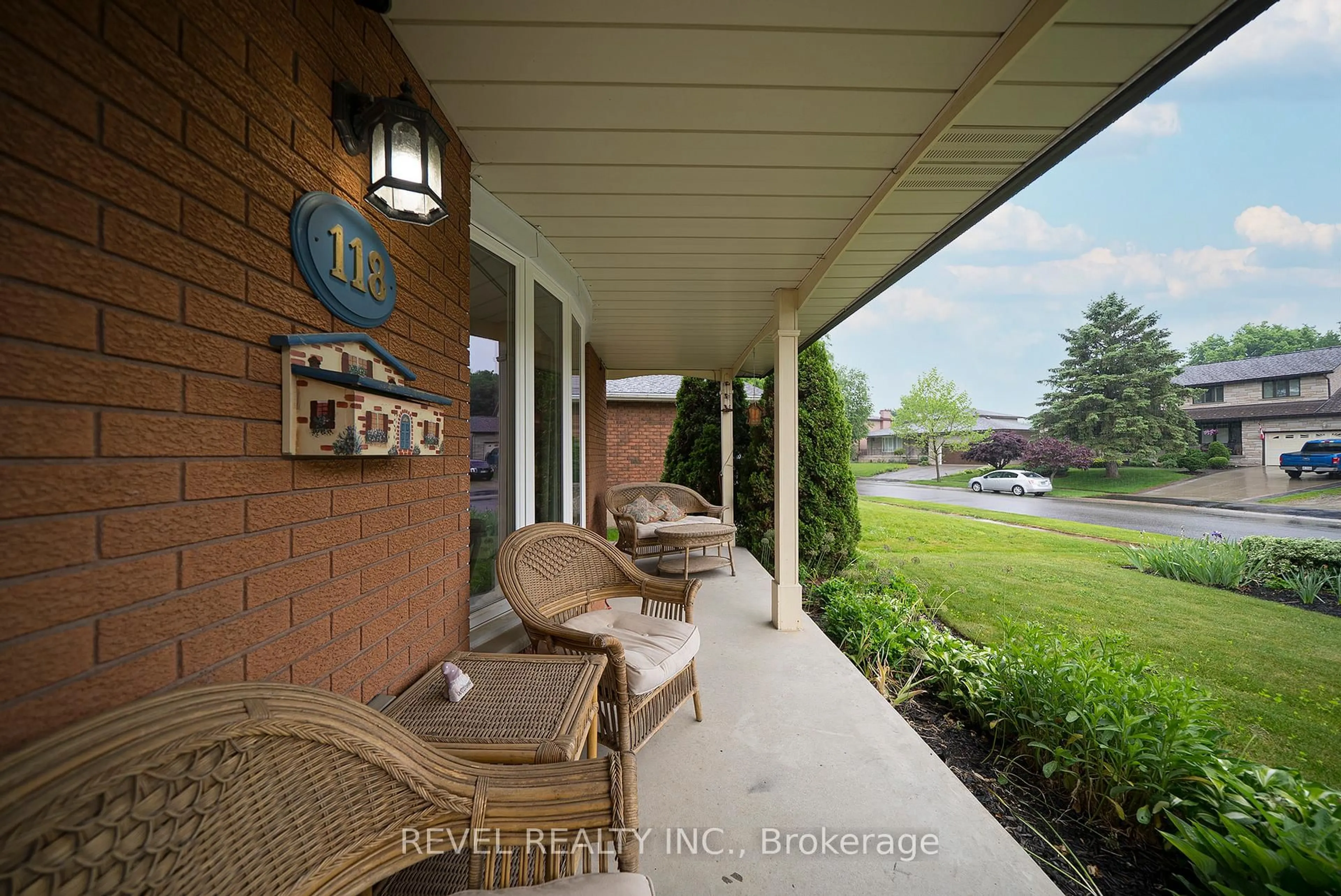 Patio, water/lake/river/ocean view for 118 Greenfield Rd, Brantford Ontario N3R 7C8