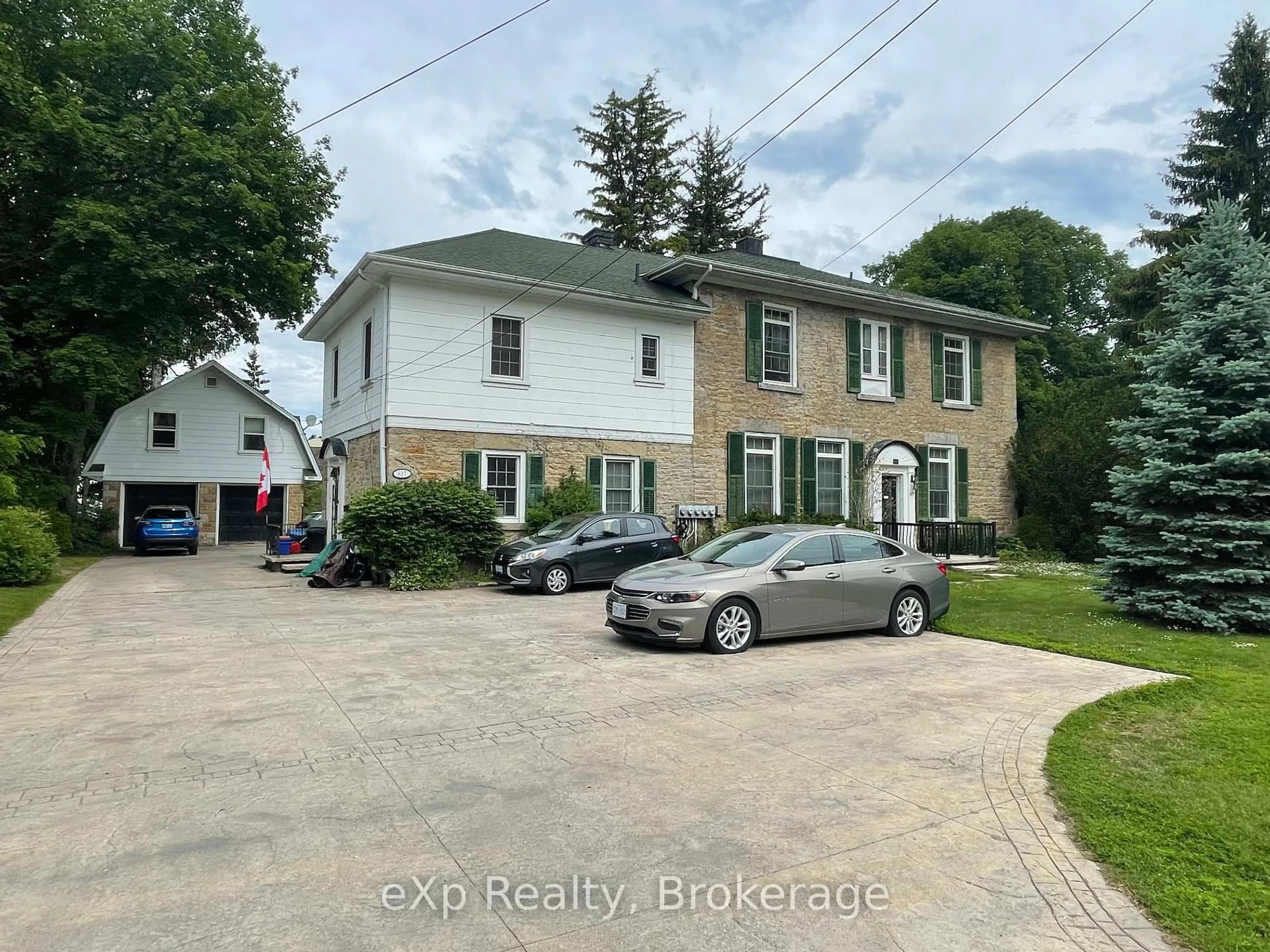 A pic from outside/outdoor area/front of a property/back of a property/a pic from drone, building for 805 3rd Ave, Owen Sound Ontario N4K 4P4