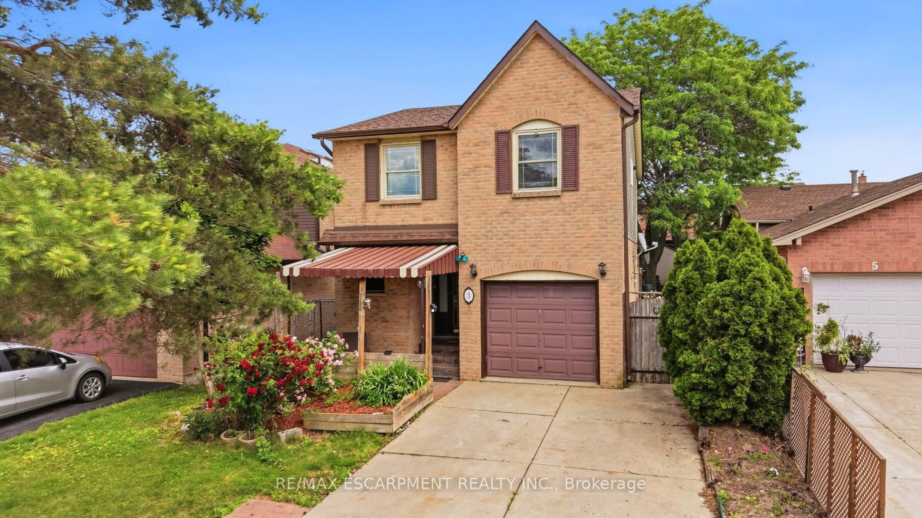 Home with brick exterior material, street for 3 Twinoaks Cres, Hamilton Ontario L8J 2E6