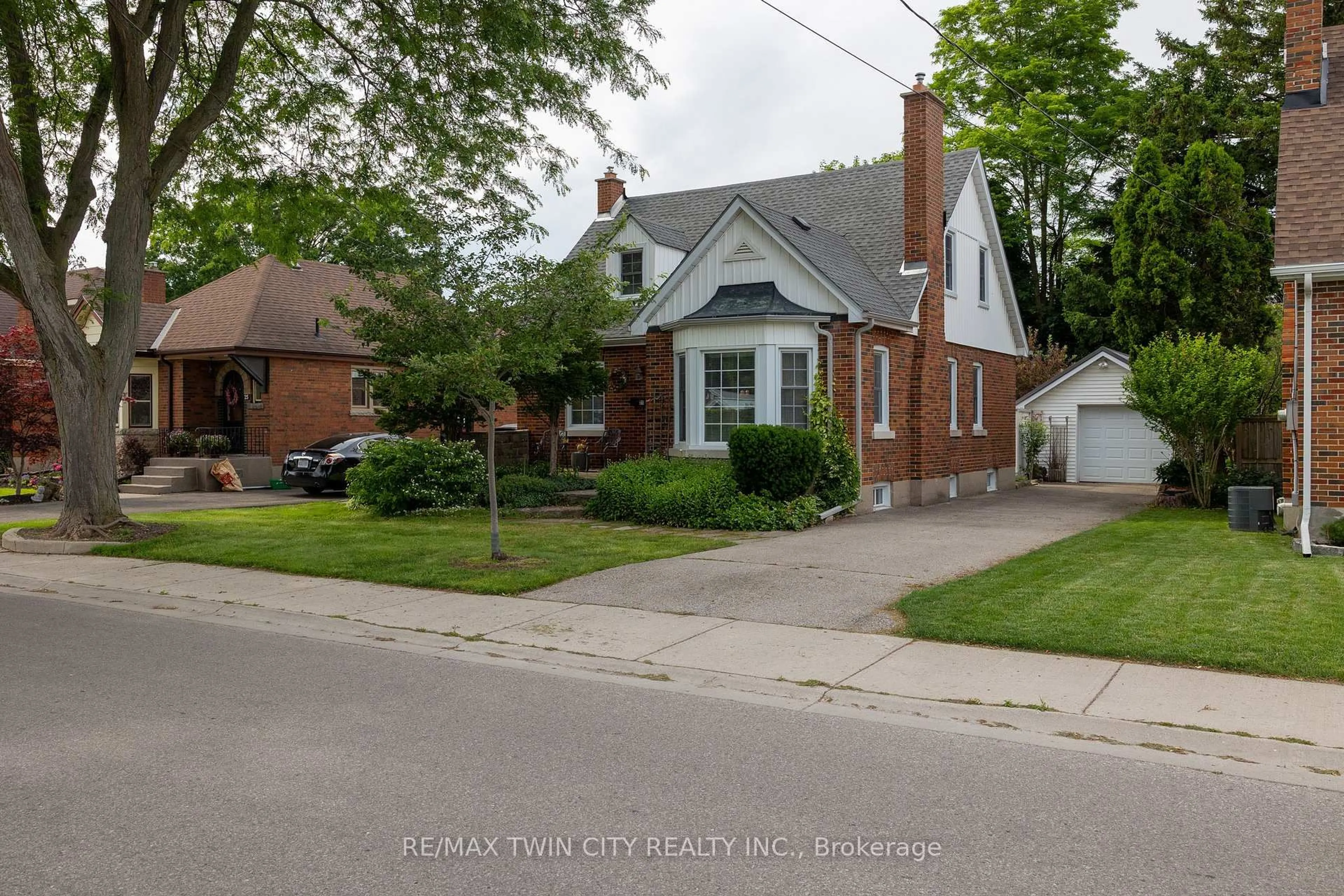 Home with brick exterior material, street for 21 BALDWIN Ave, Brantford Ontario N3S 1H6