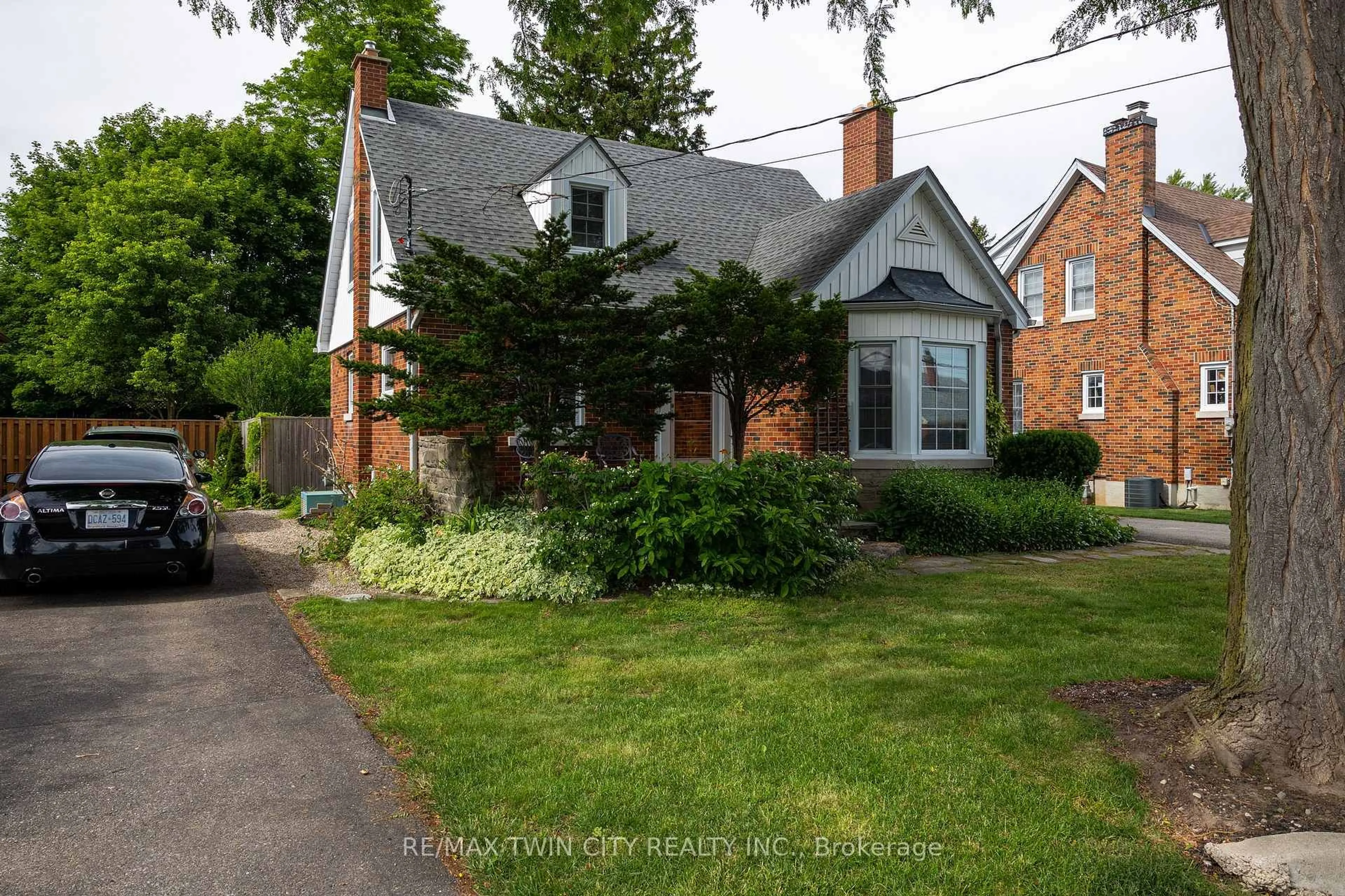 Home with brick exterior material, street for 21 BALDWIN Ave, Brantford Ontario N3S 1H6
