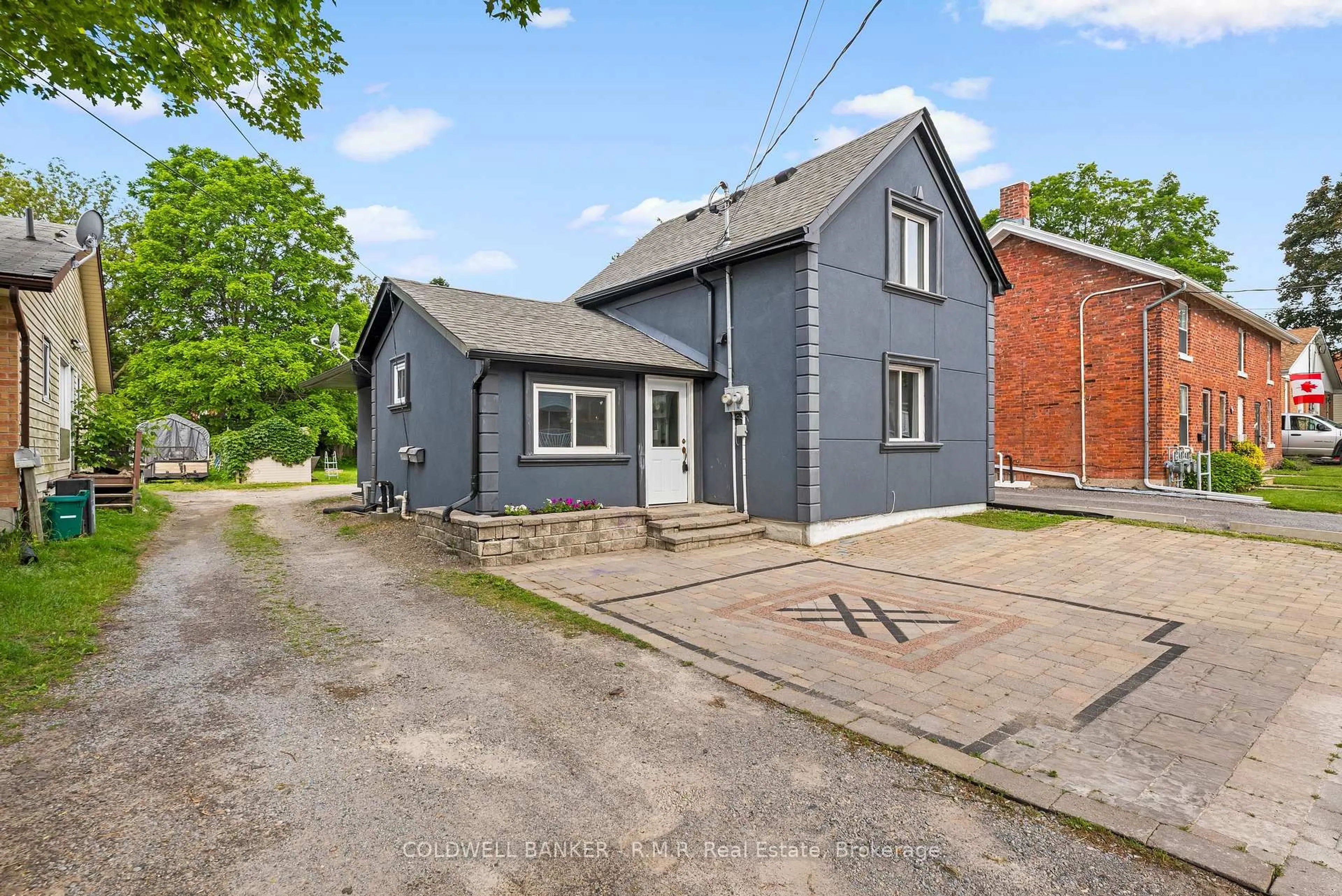 A pic from outside/outdoor area/front of a property/back of a property/a pic from drone, street for 371 John St, Cobourg Ontario K9A 3T4