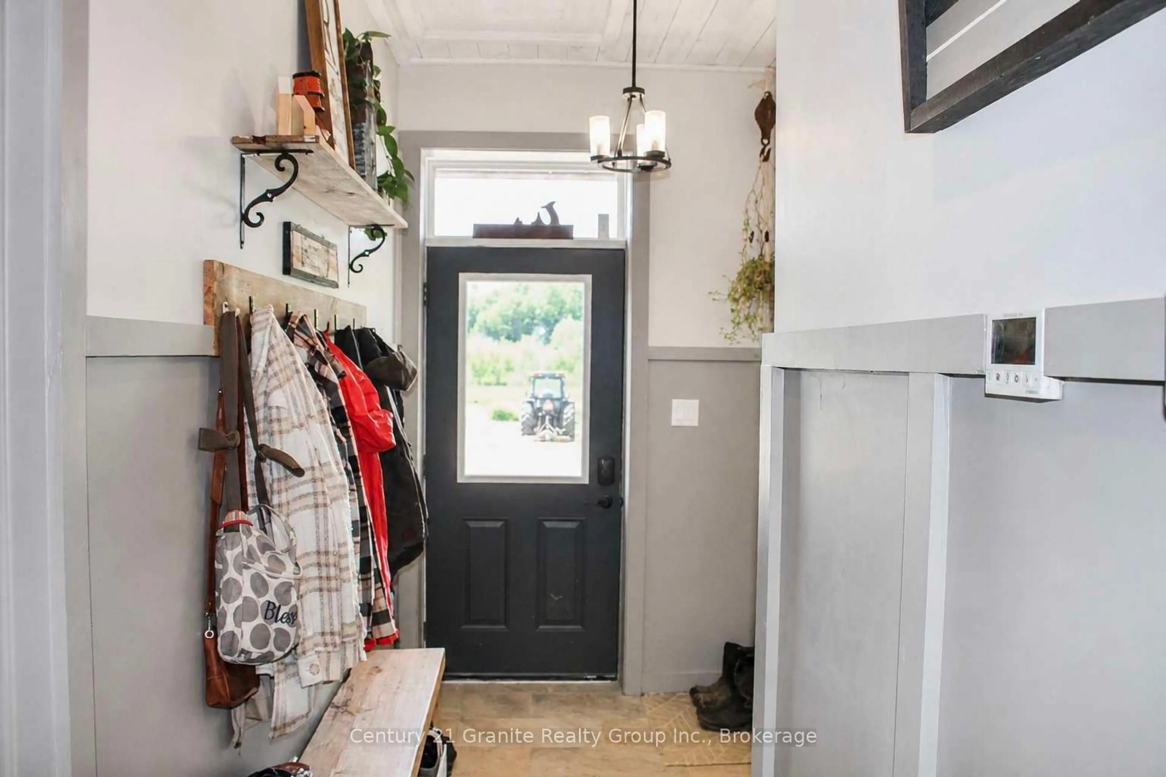 Indoor entryway for 704 Lakeview Rd, Bancroft Ontario K0L 1C0