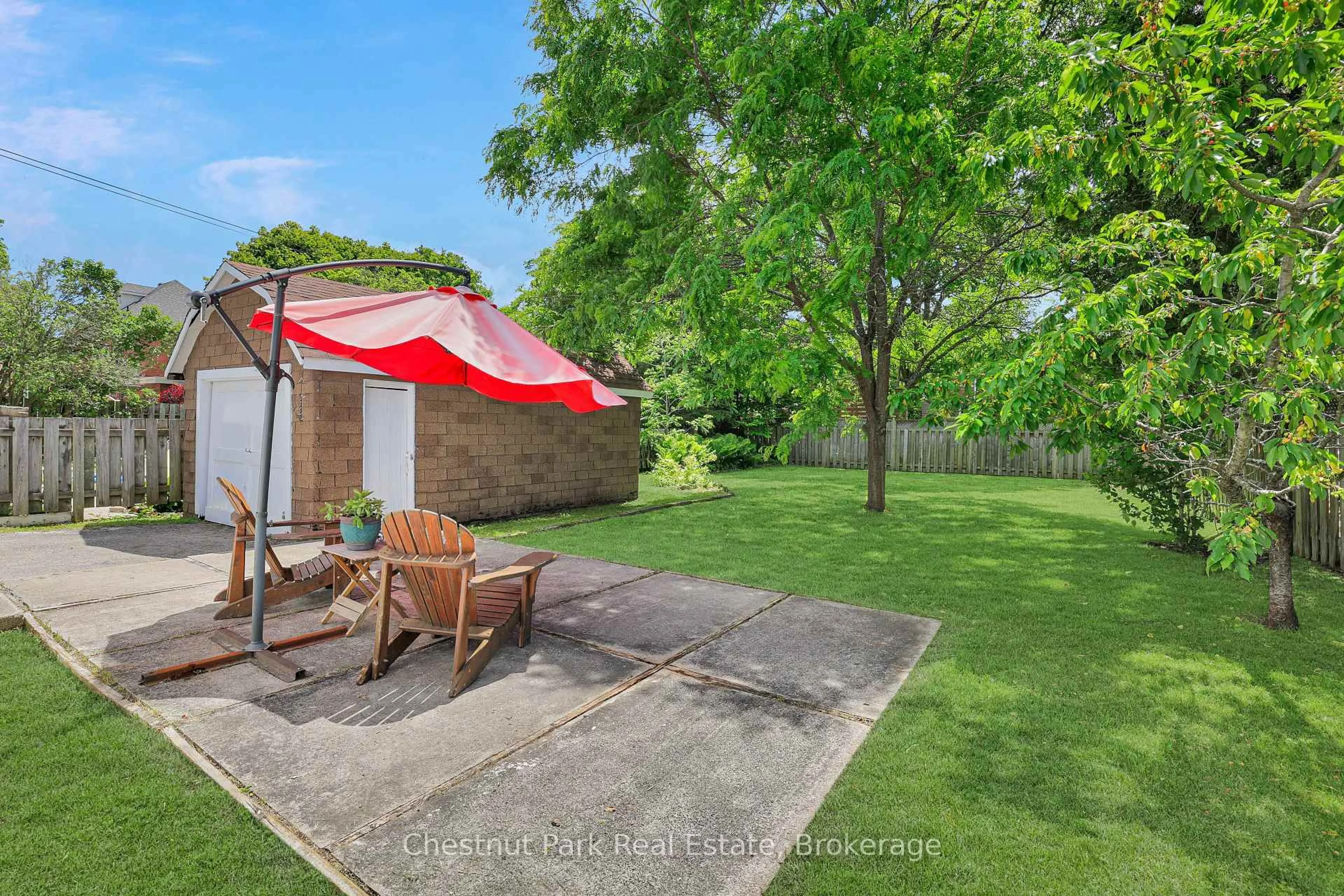 Patio, street for 435 13th St, Owen Sound Ontario N4K 3W8