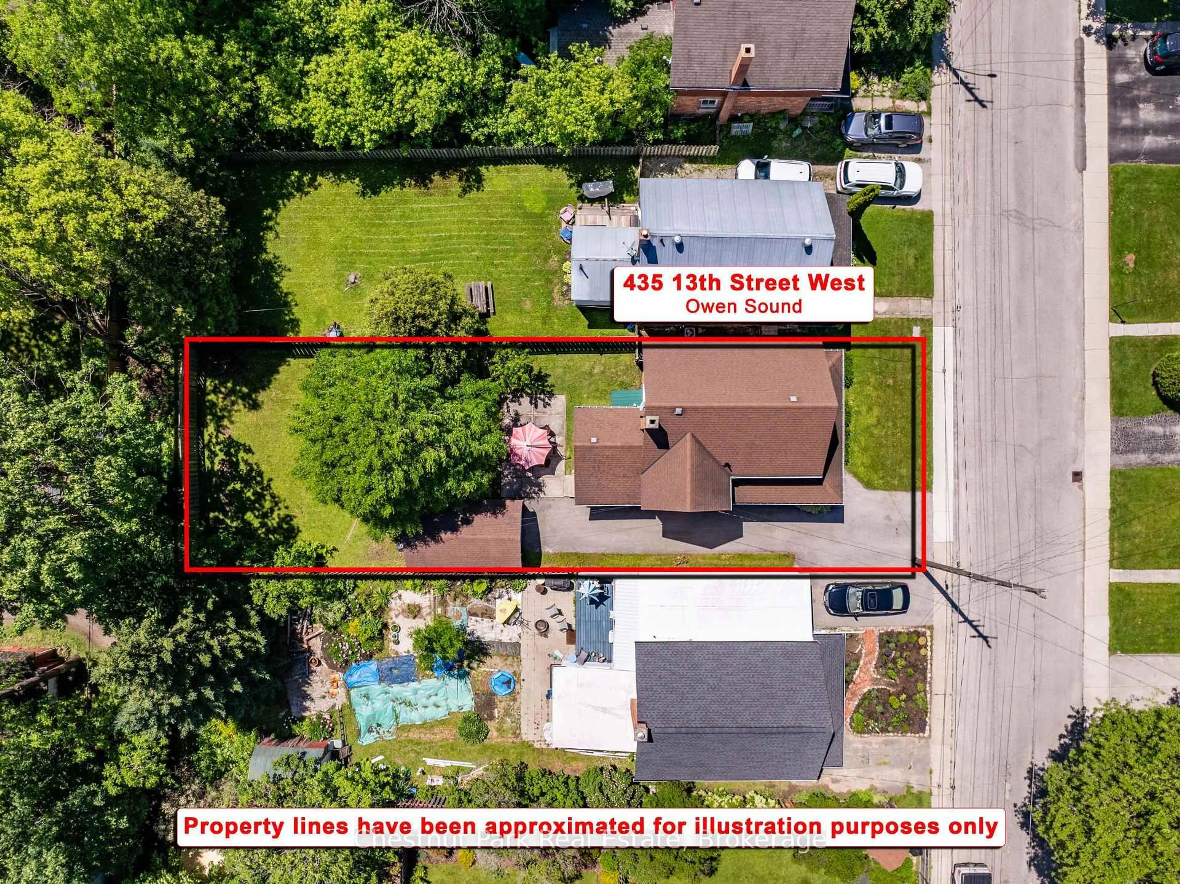 A pic from outside/outdoor area/front of a property/back of a property/a pic from drone, street for 435 13th St, Owen Sound Ontario N4K 3W8