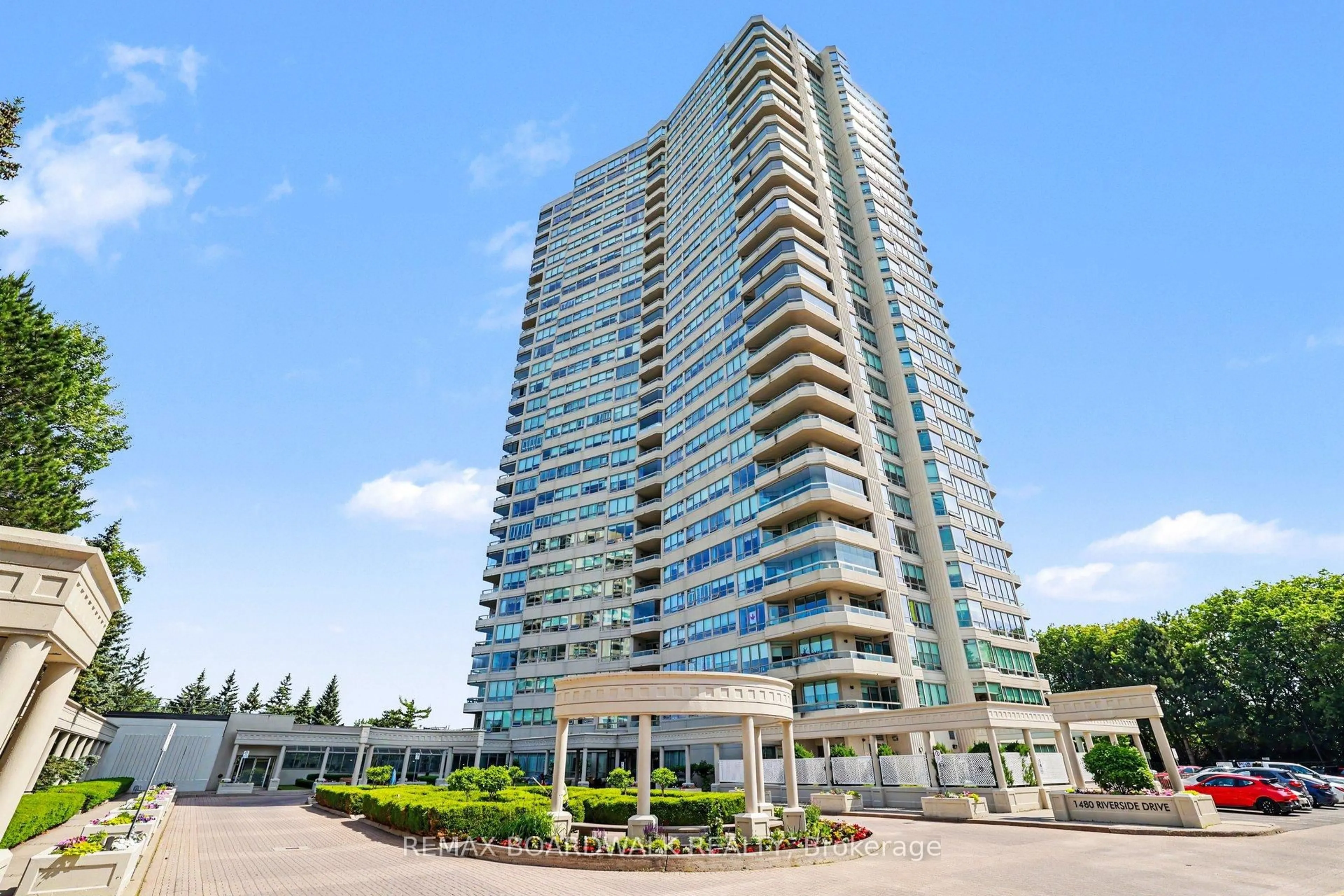 Indoor foyer for 1480 Riverside Dr #2201, Ottawa Ontario K1G 5H2