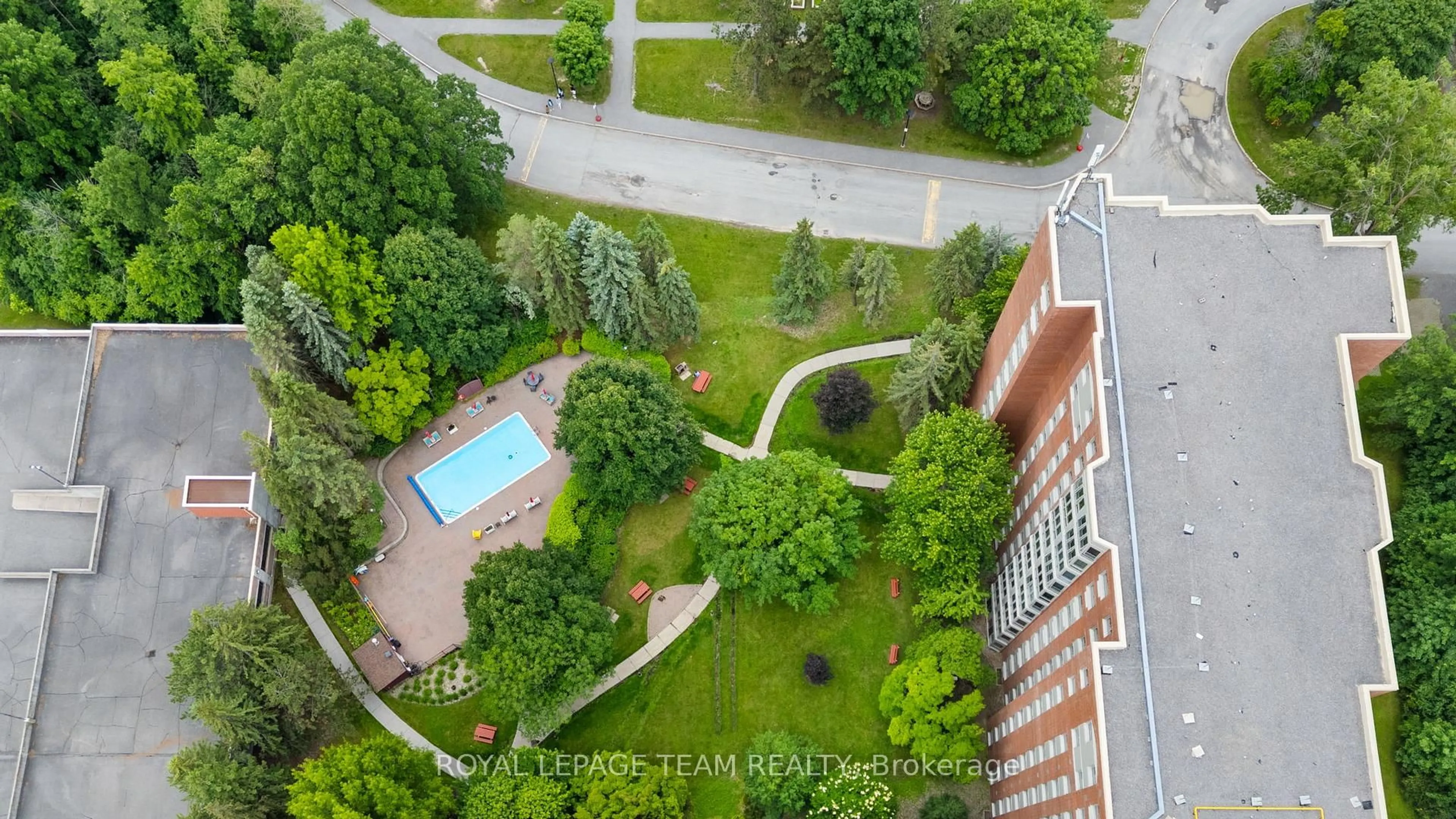 A pic from outside/outdoor area/front of a property/back of a property/a pic from drone, city buildings view from balcony for 960 Teron Rd #604, Ottawa Ontario K2K 2B6