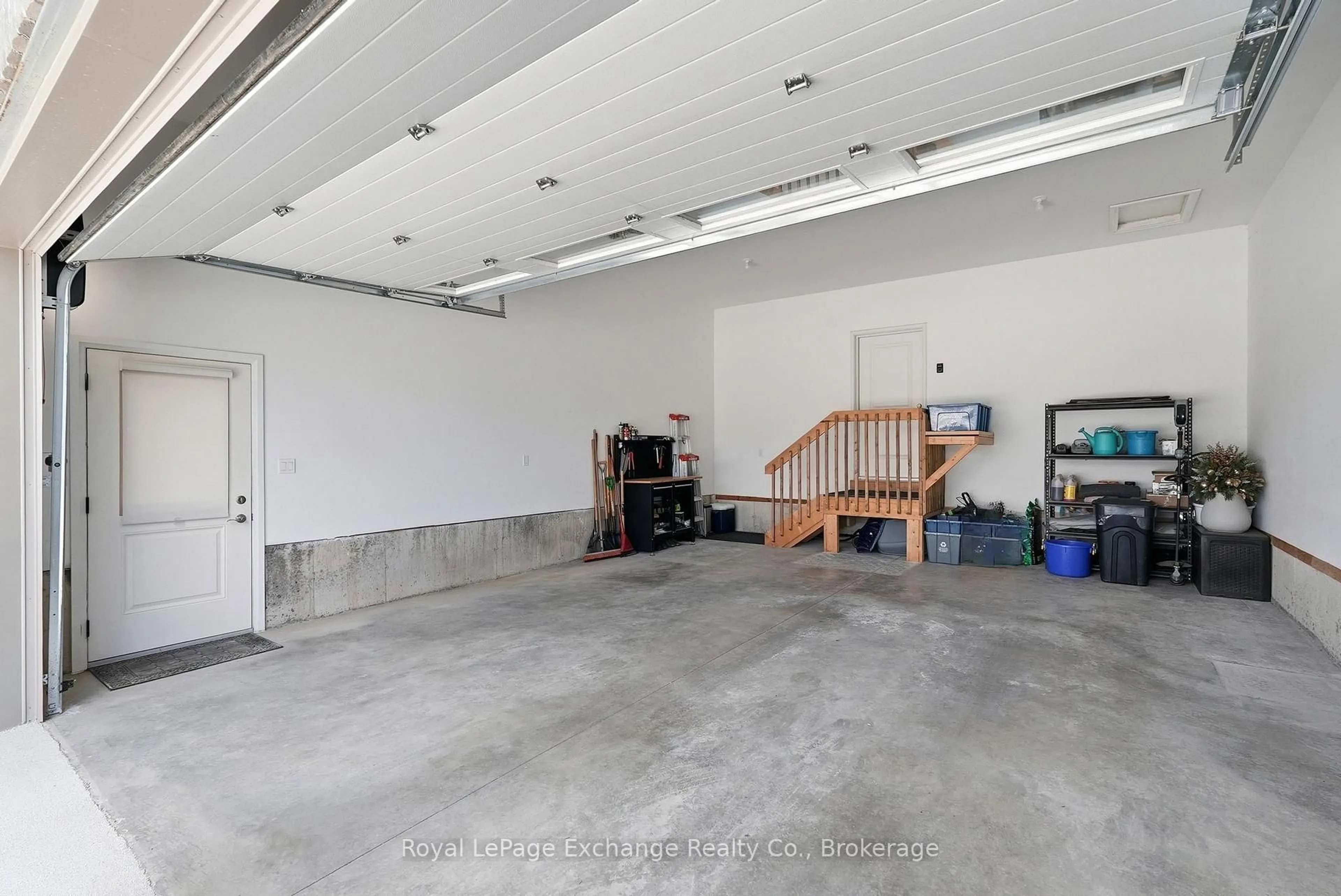 Indoor garage for 115 Fourth St, Brockton Ontario N0G 2V0