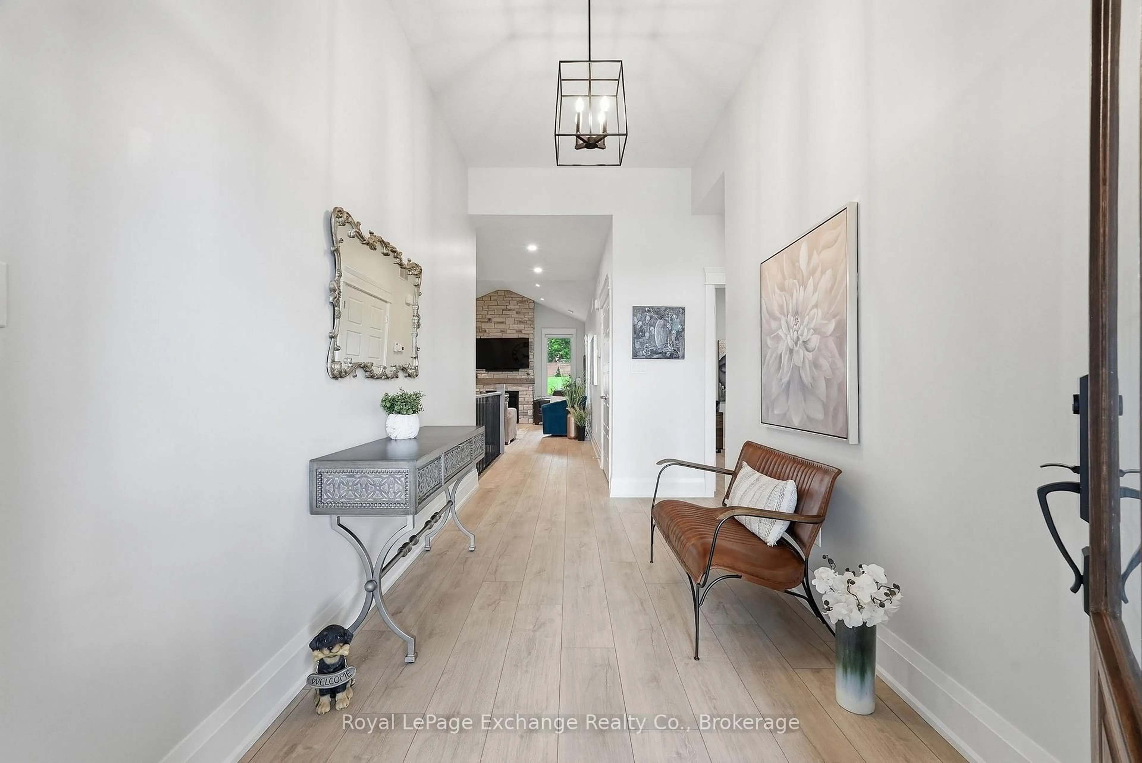 Indoor entryway for 115 Fourth St, Brockton Ontario N0G 2V0