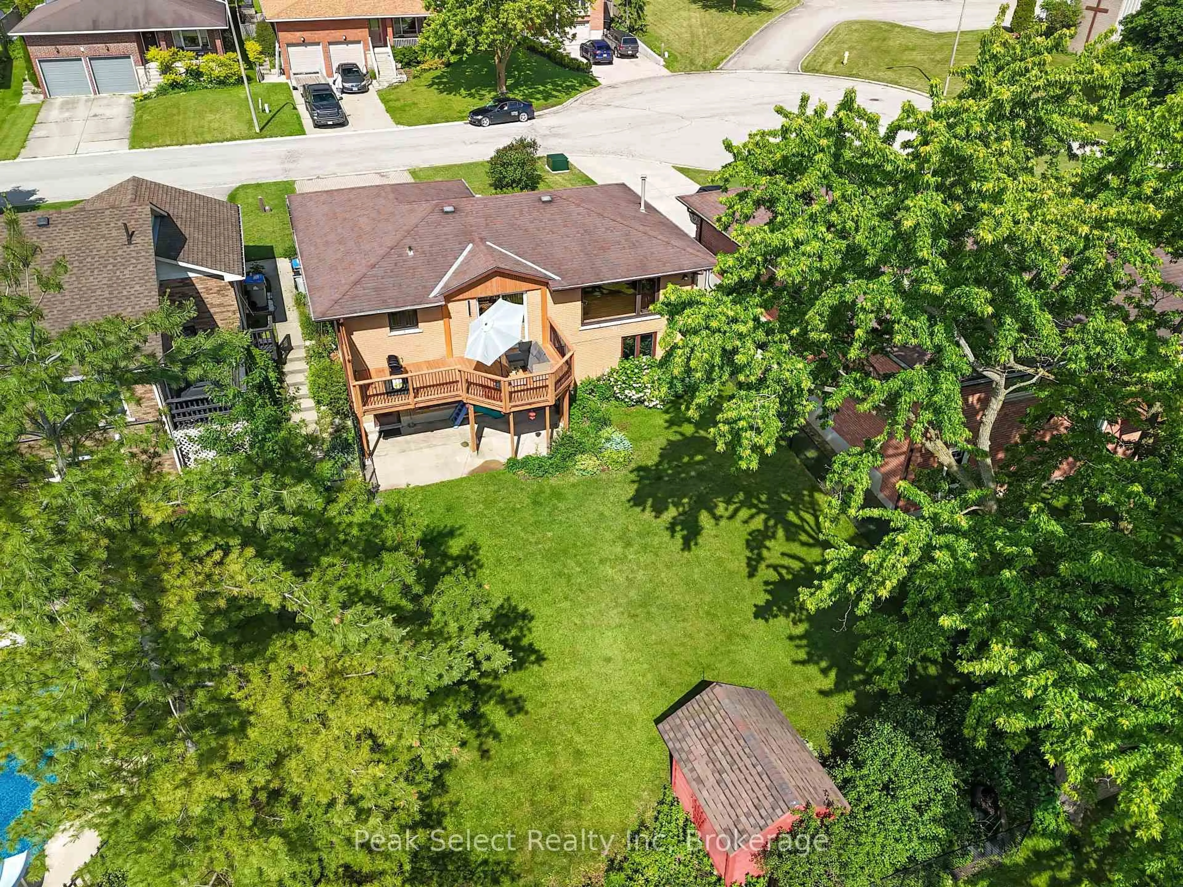 A pic from outside/outdoor area/front of a property/back of a property/a pic from drone, unknown for 7 HILLSIDE Crt, St. Marys Ontario N4X 1C3