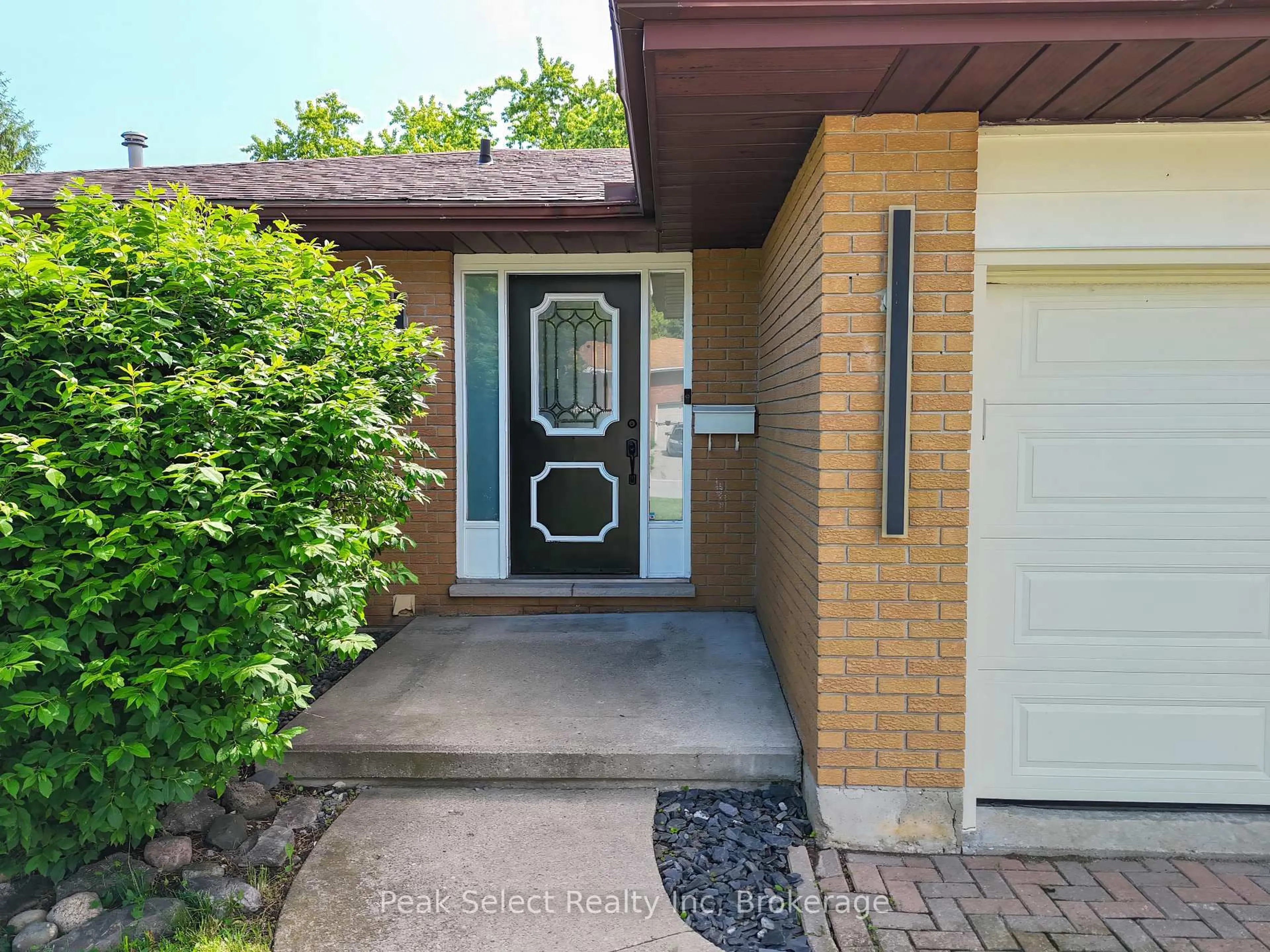 Indoor entryway for 7 HILLSIDE Crt, St. Marys Ontario N4X 1C3
