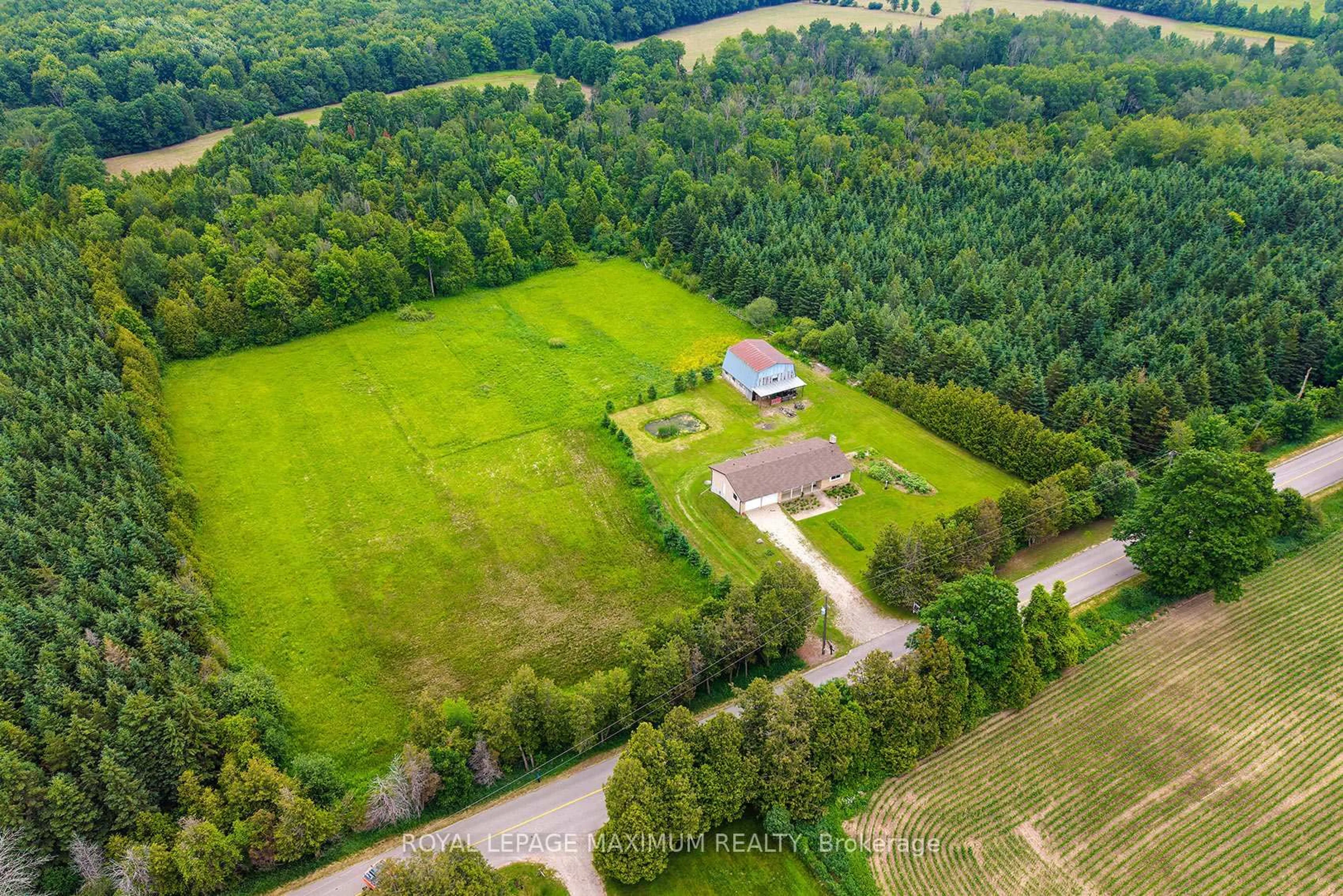 A pic from outside/outdoor area/front of a property/back of a property/a pic from drone, unknown for 5575 7 Line, Guelph/Eramosa Ontario N0B 2K0