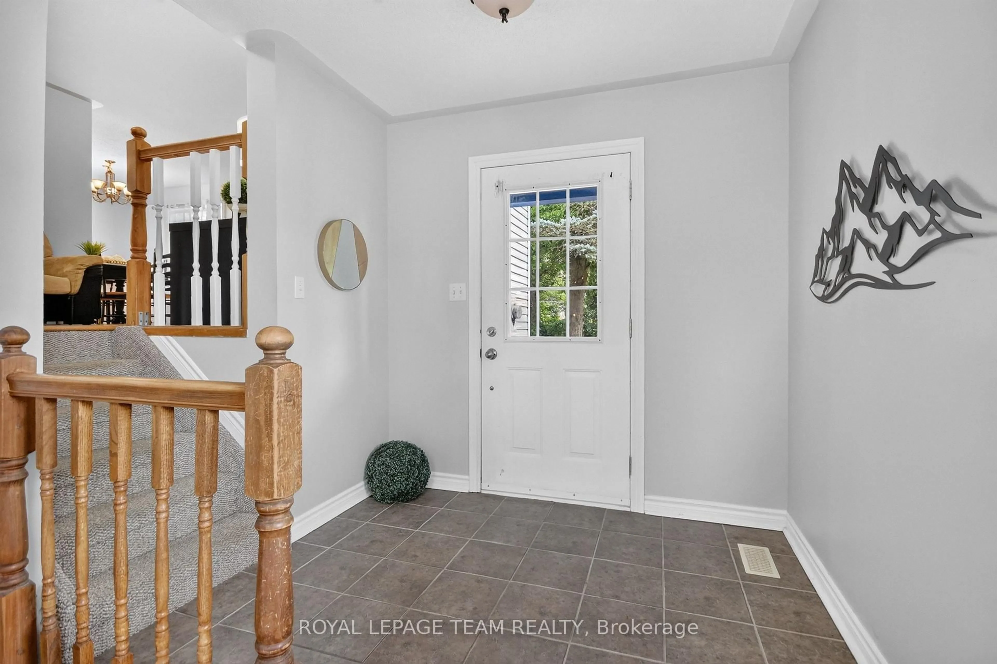 Indoor entryway for 148 CHARLOTTE St, Merrickville-Wolford Ontario K0G 1N0