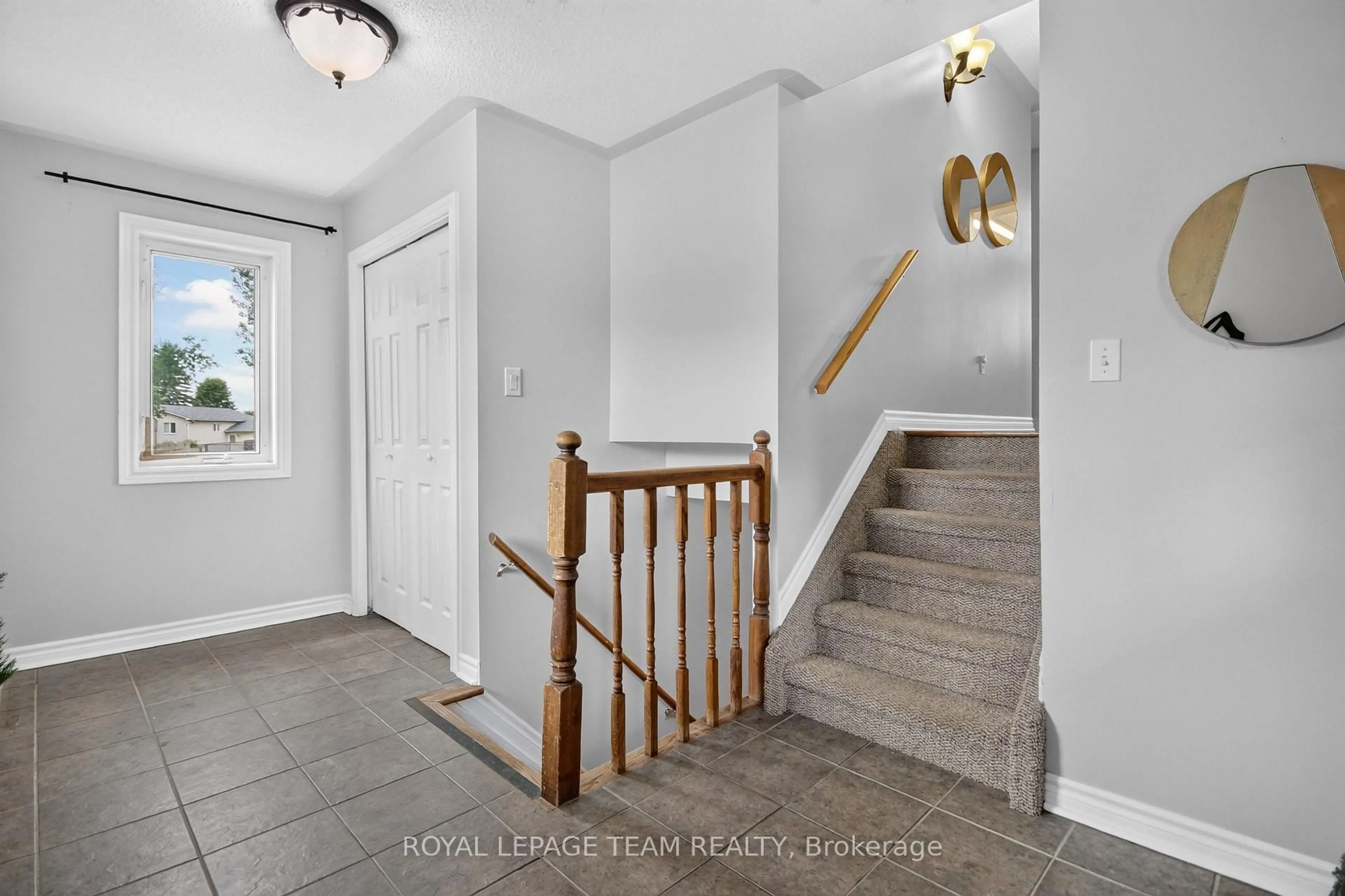 Indoor entryway for 148 CHARLOTTE St, Merrickville-Wolford Ontario K0G 1N0