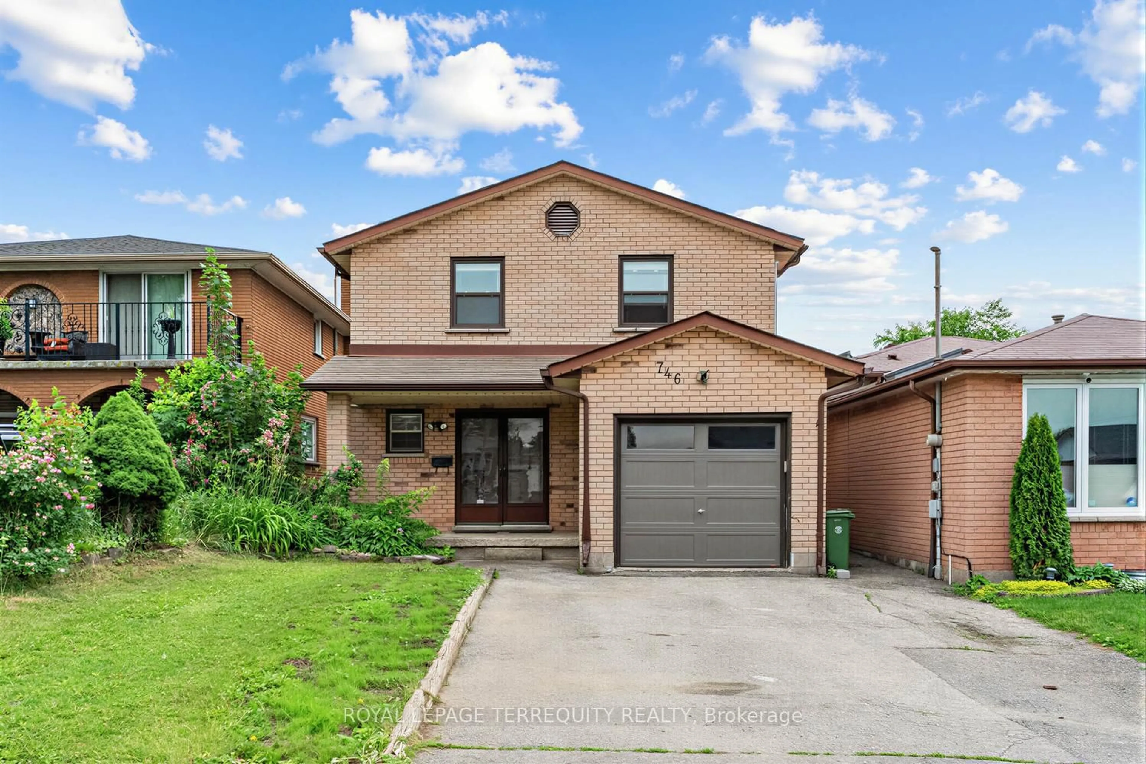 Home with brick exterior material, street for 746 Limeridge Rd, Hamilton Ontario L8W 1A3
