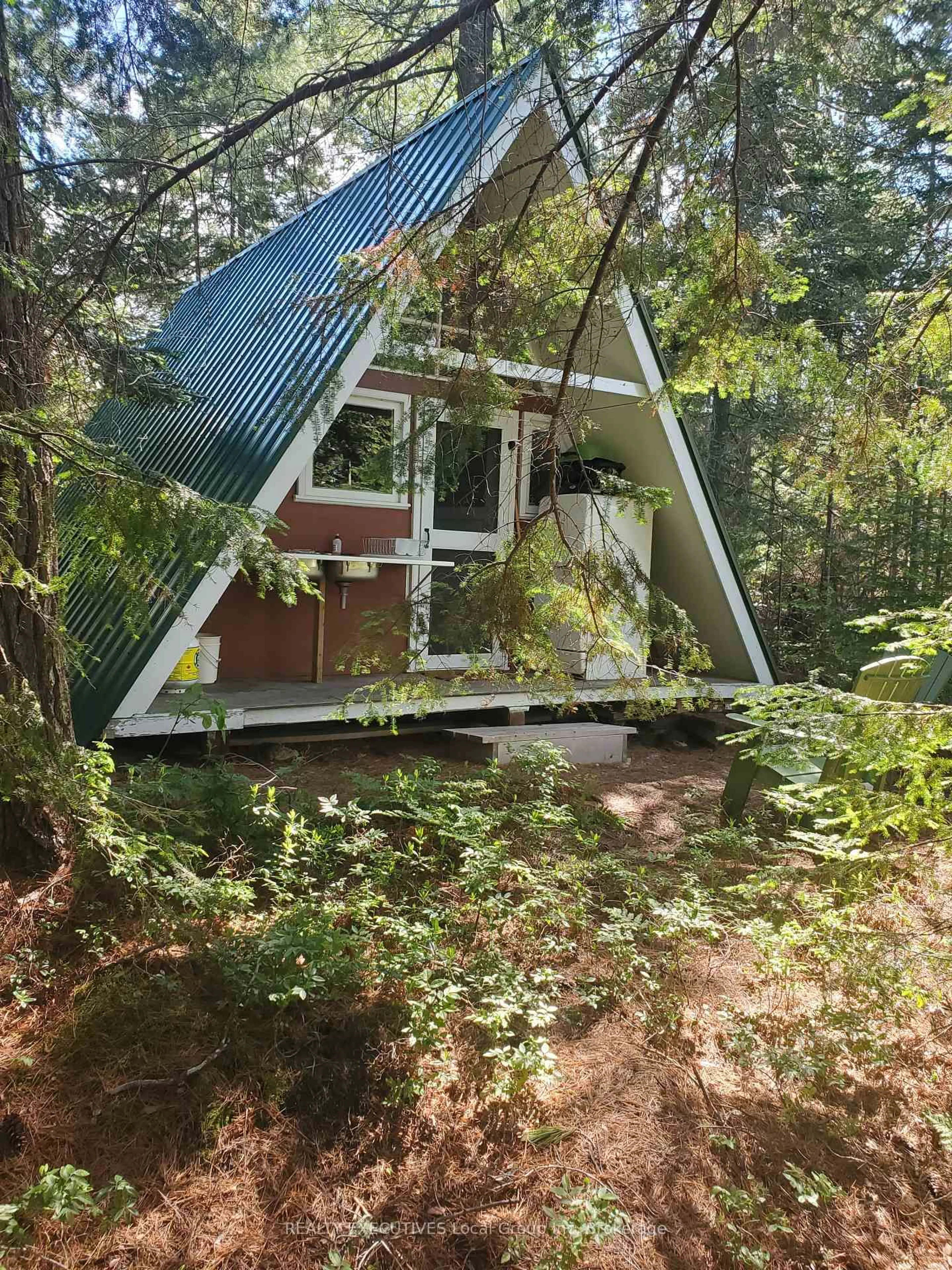 Shed for 928 Island Island, Temagami Ontario P0H 2H0