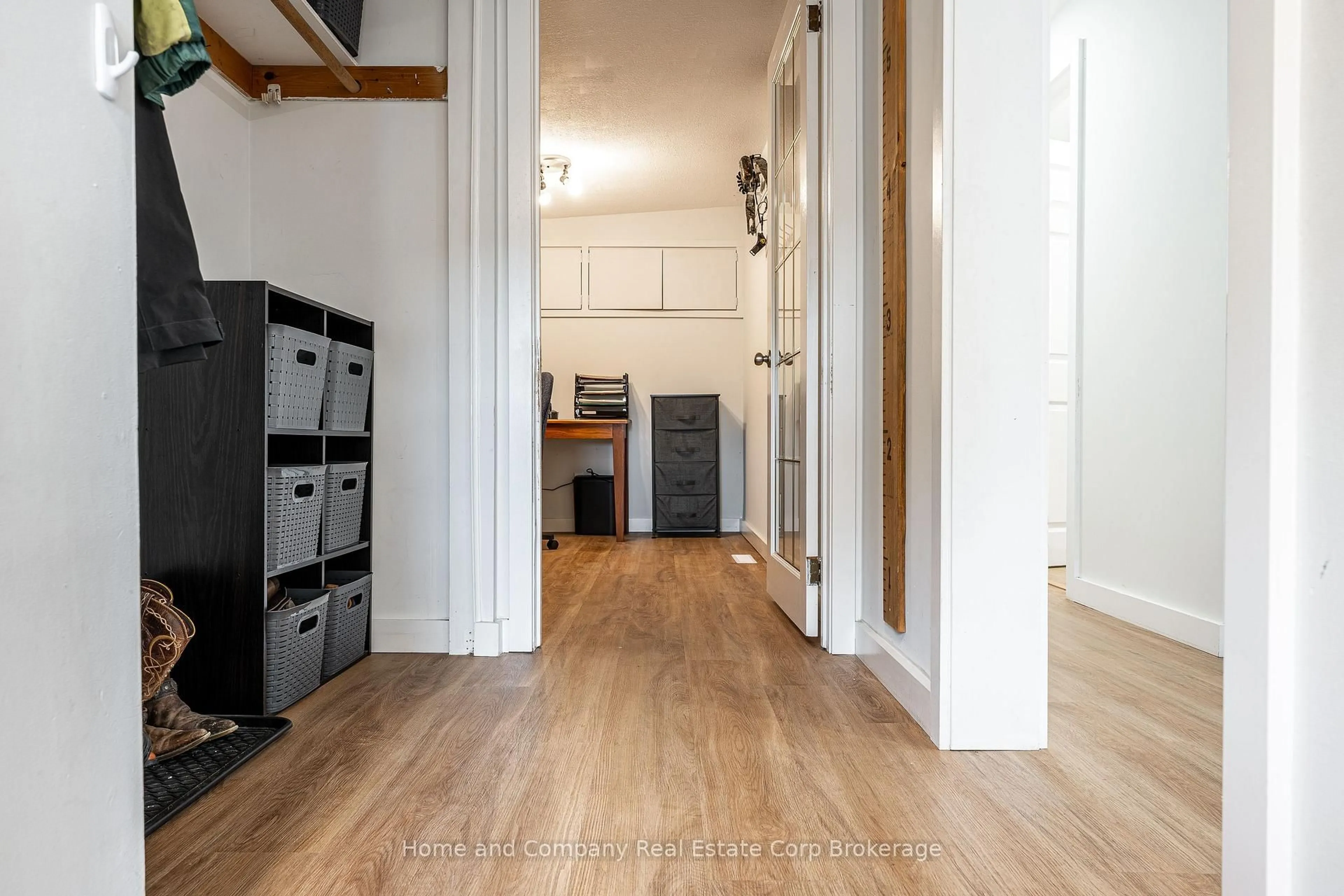 Indoor entryway for 154 Maple St, Perth East Ontario N5A 6S6