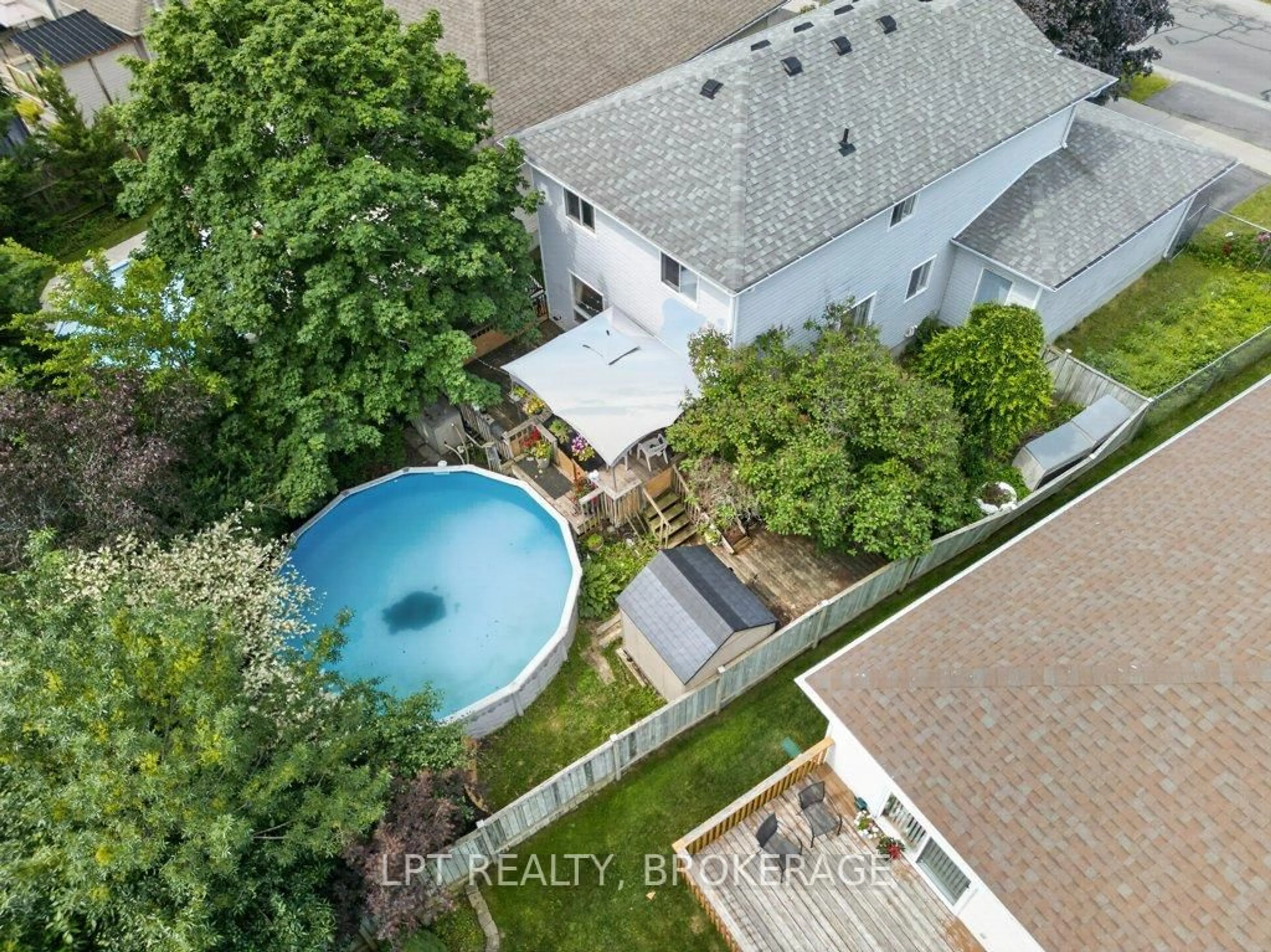 A pic from outside/outdoor area/front of a property/back of a property/a pic from drone, city buildings view from balcony for 645 Roosevelt Dr, Kingston Ontario K7M 8T7