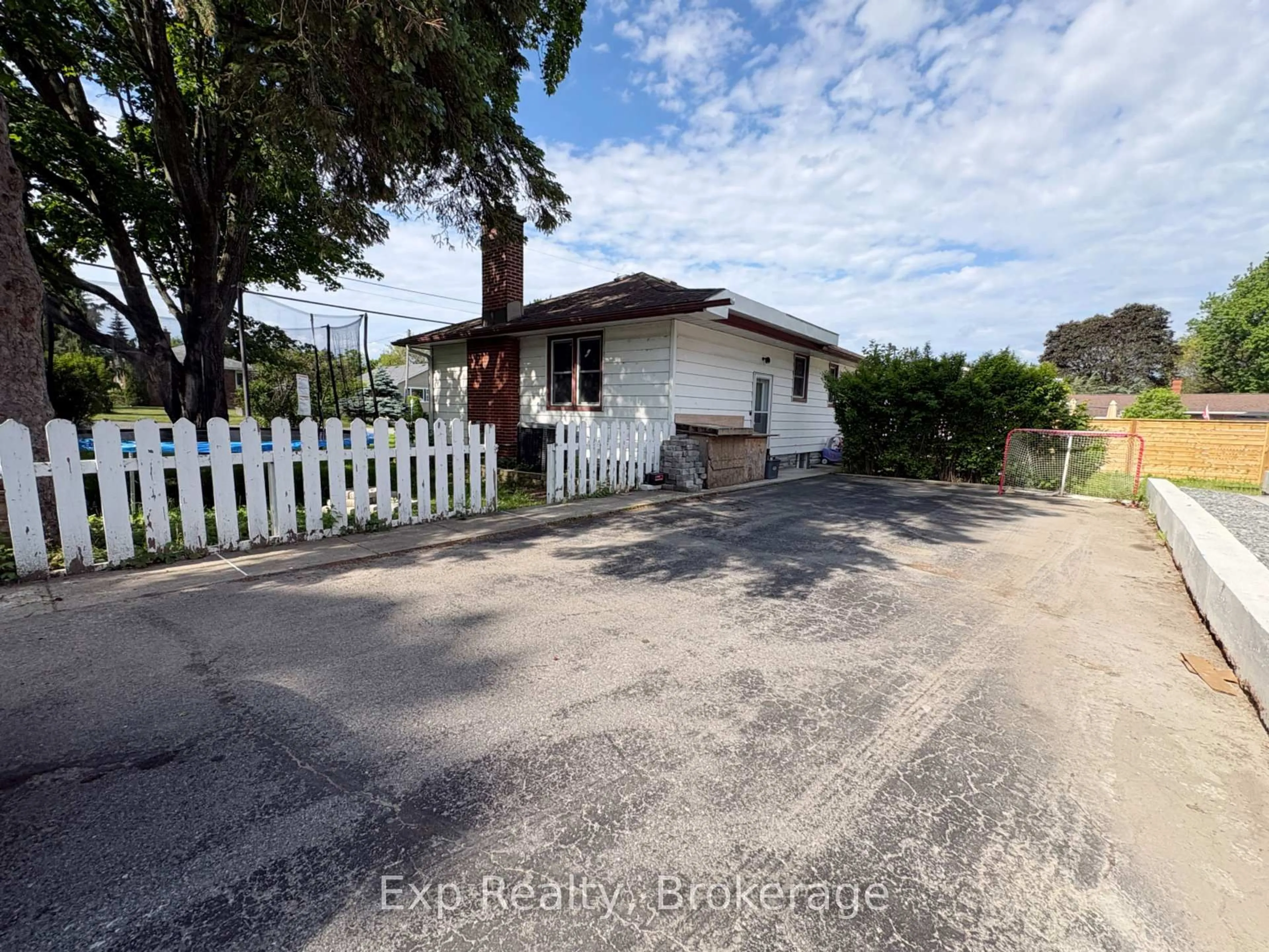 A pic from outside/outdoor area/front of a property/back of a property/a pic from drone, street for 15 Redden St, Kingston Ontario K7M 4K9