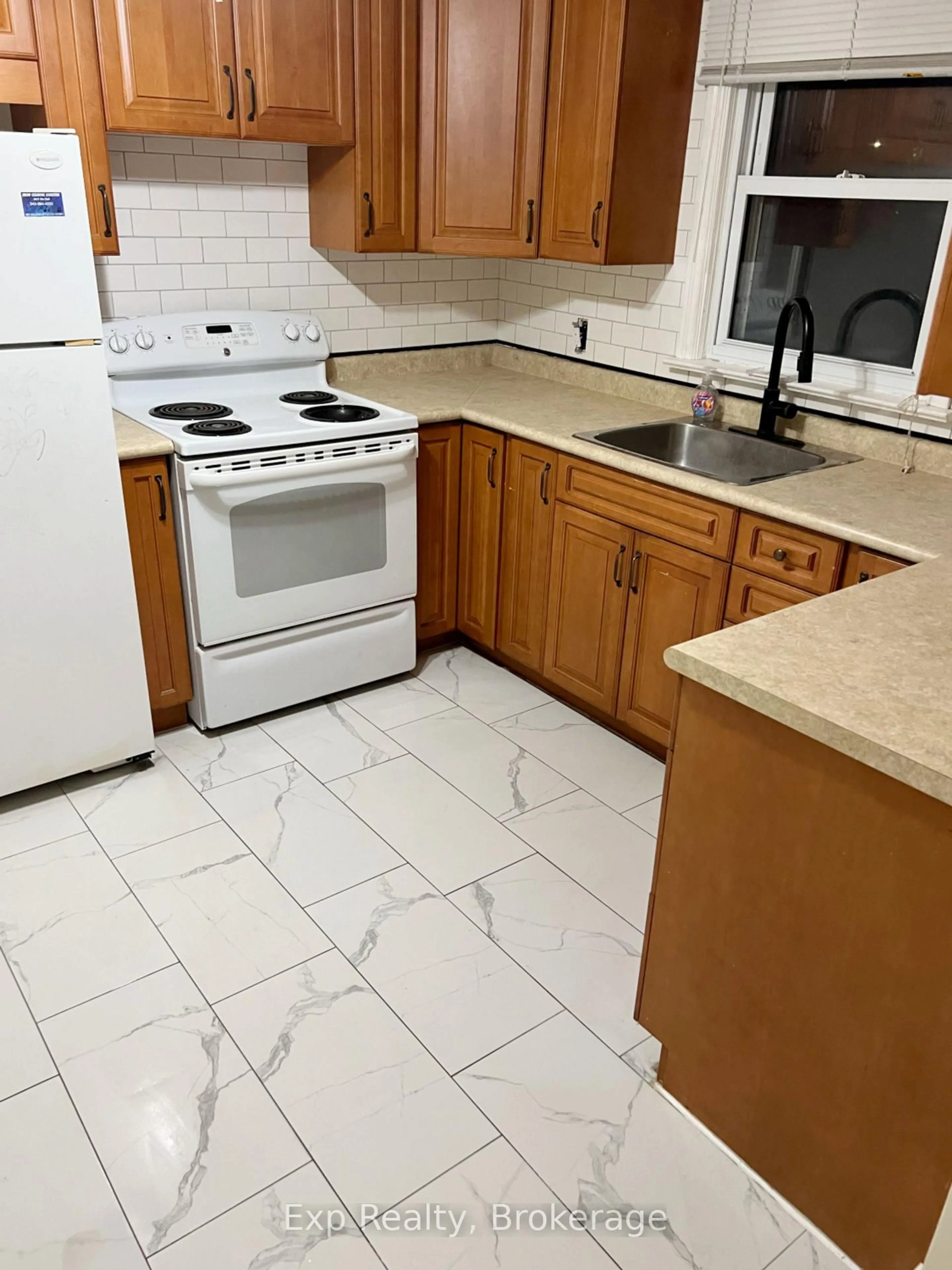 Standard kitchen, ceramic/tile floor for 15 Redden St, Kingston Ontario K7M 4K9