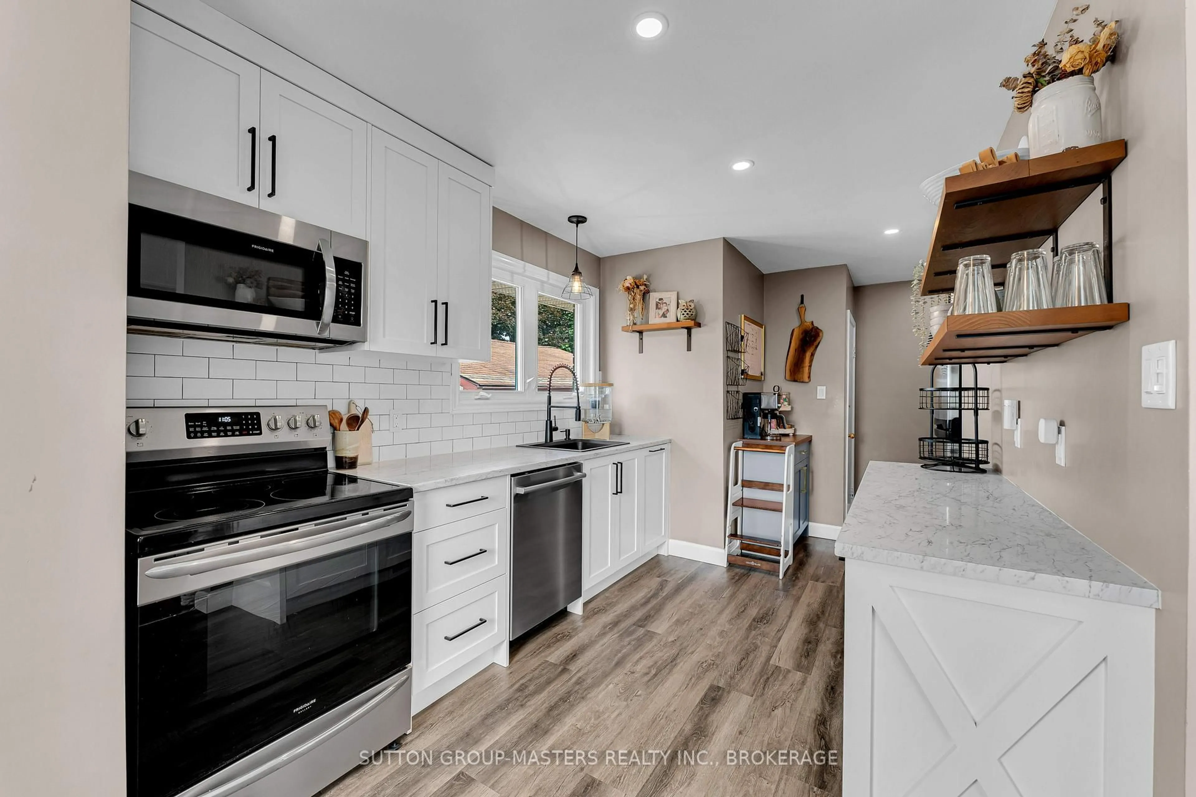 Open concept kitchen, ceramic/tile floor for 1410 Woodfield Cres, Kingston Ontario K7P 2V6