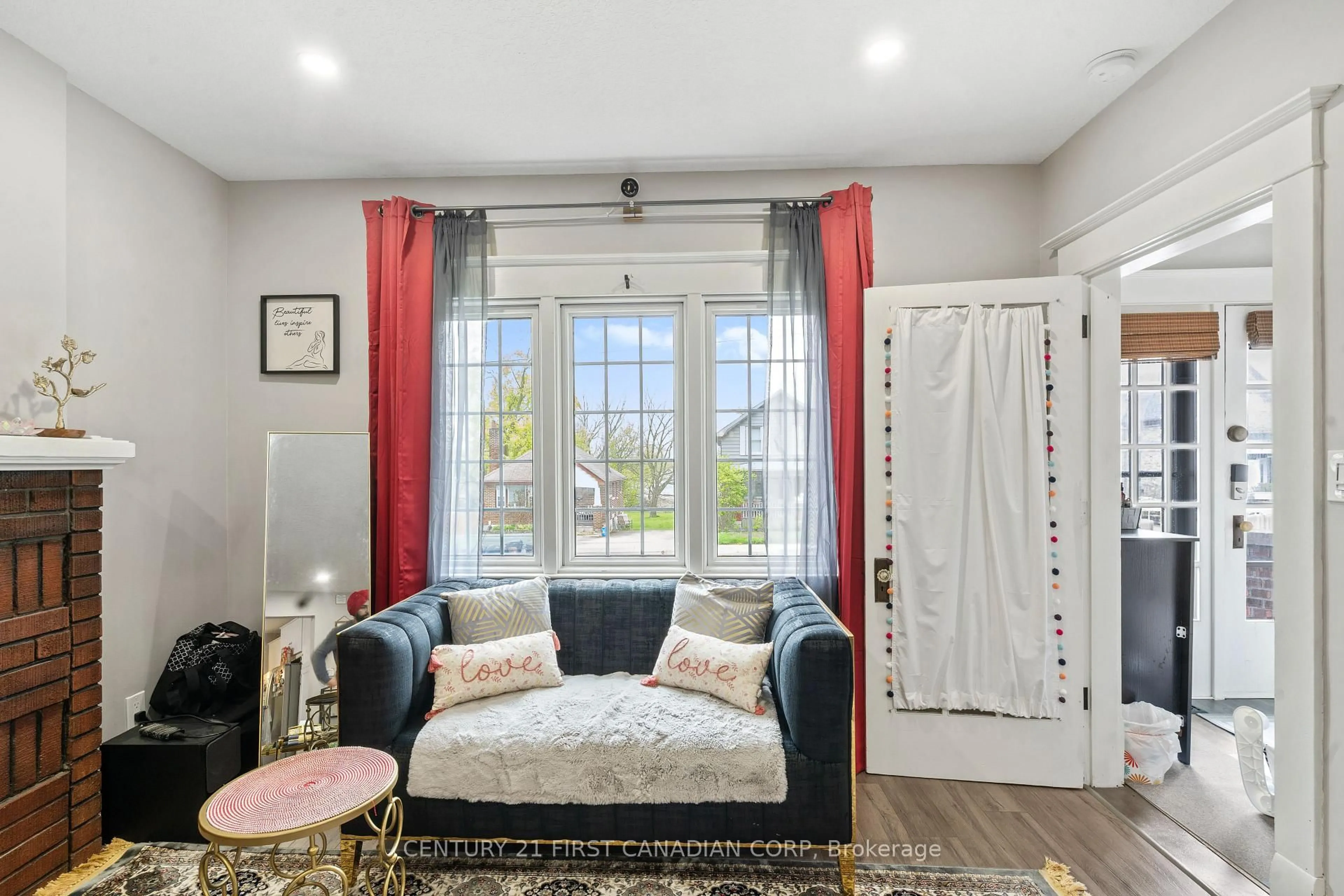 Living room with furniture, unknown for 594 Highbury Ave, London East Ontario N5W 4K9