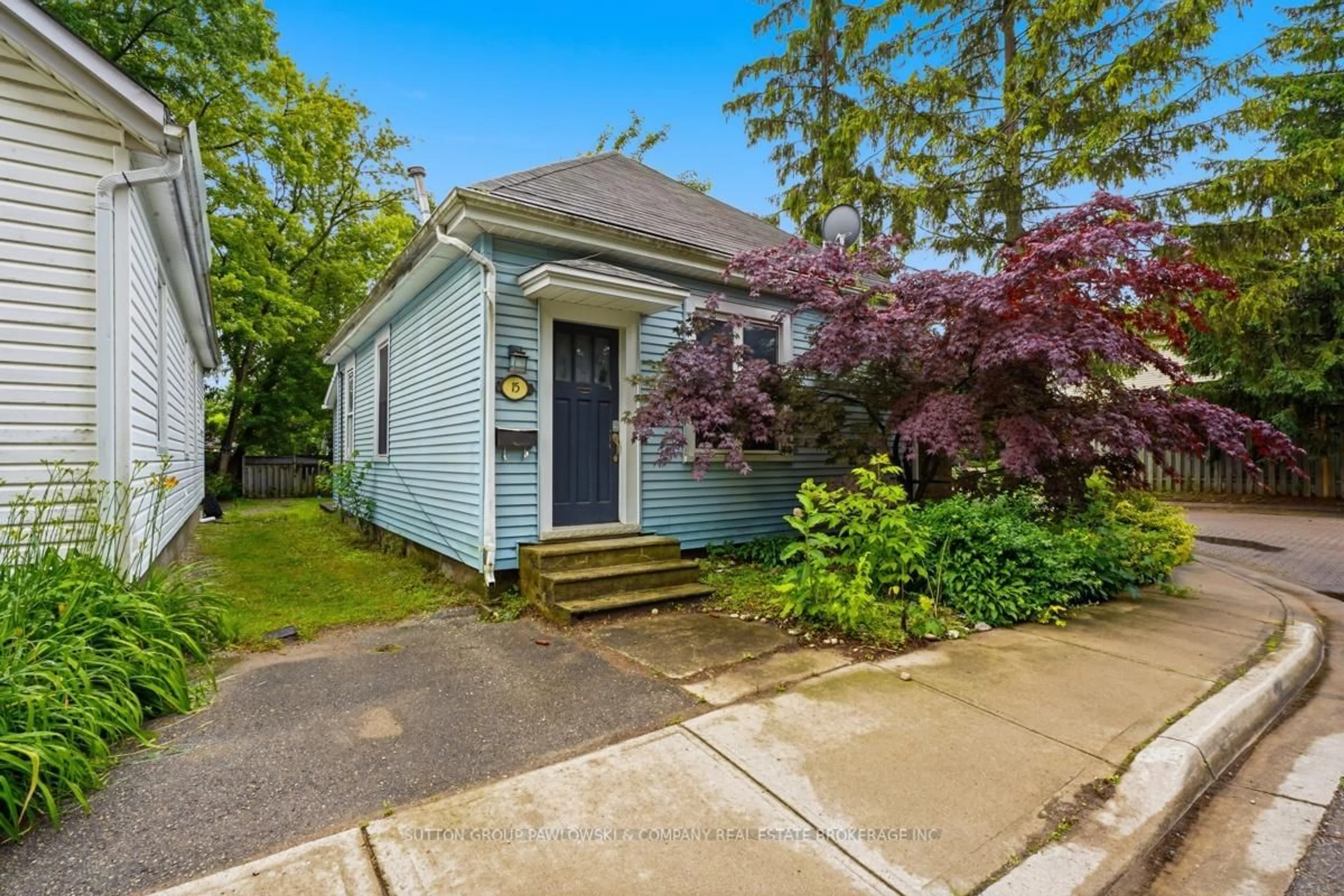 Unknown for 15 CARLTON Ave, London East Ontario N5Y 3M6
