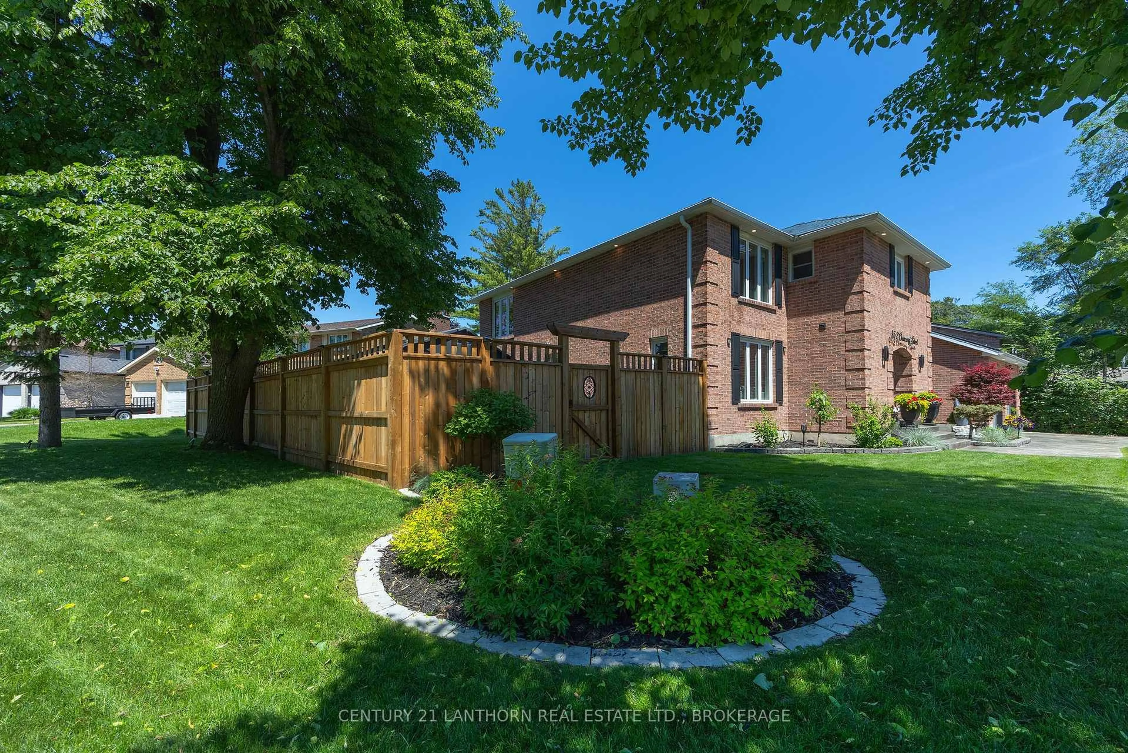 Unknown for 952 Chancery St, Kingston Ontario K7P 1R3