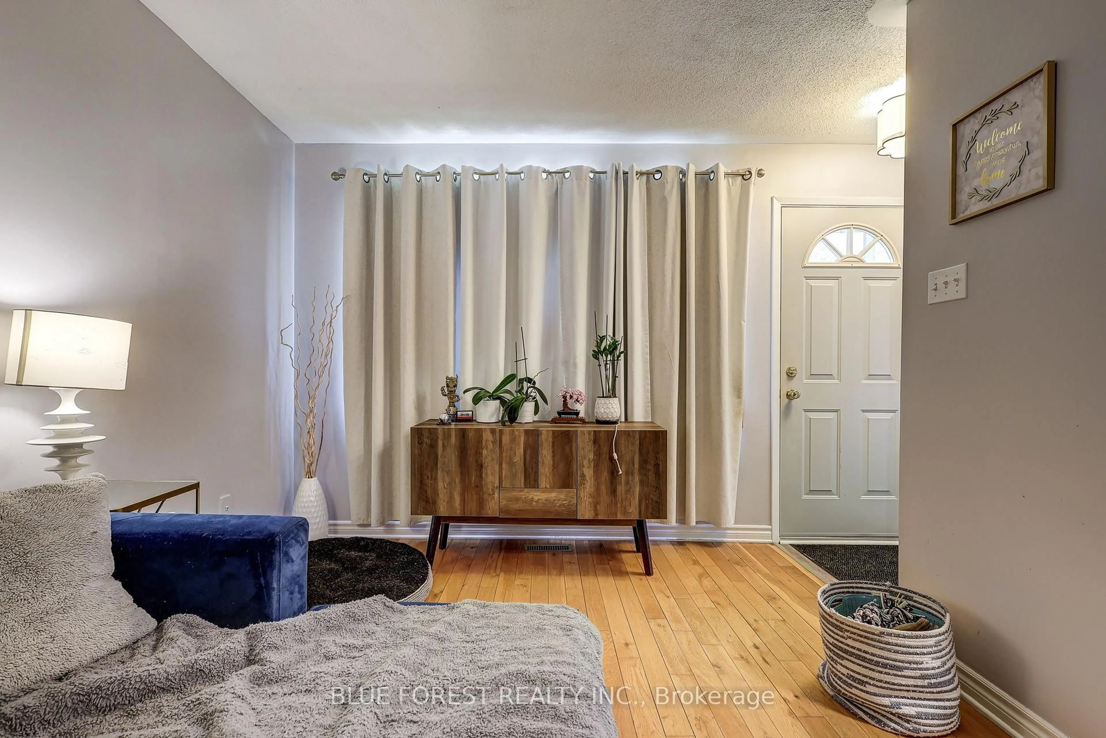 Indoor entryway for 1674 ALDERSBROOK Rd, London North Ontario N6G 3B8