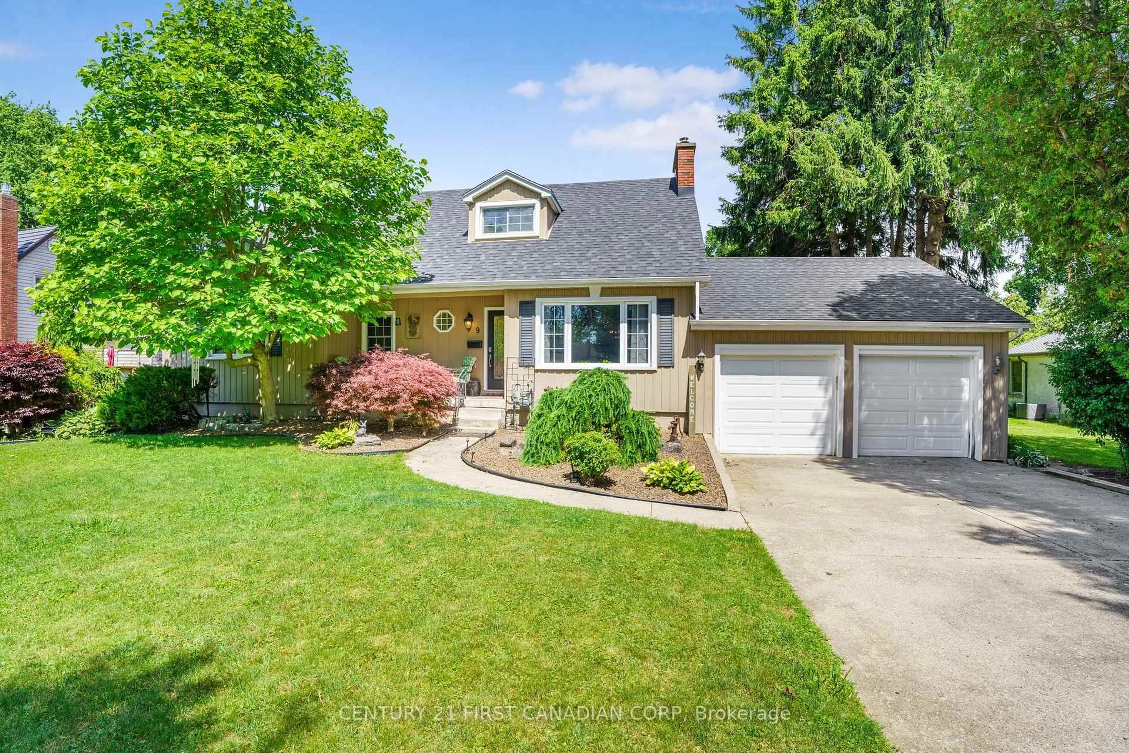 Home with vinyl exterior material, street for 9 O'Brien Dr, Chatham-Kent Ontario N7M 2E5