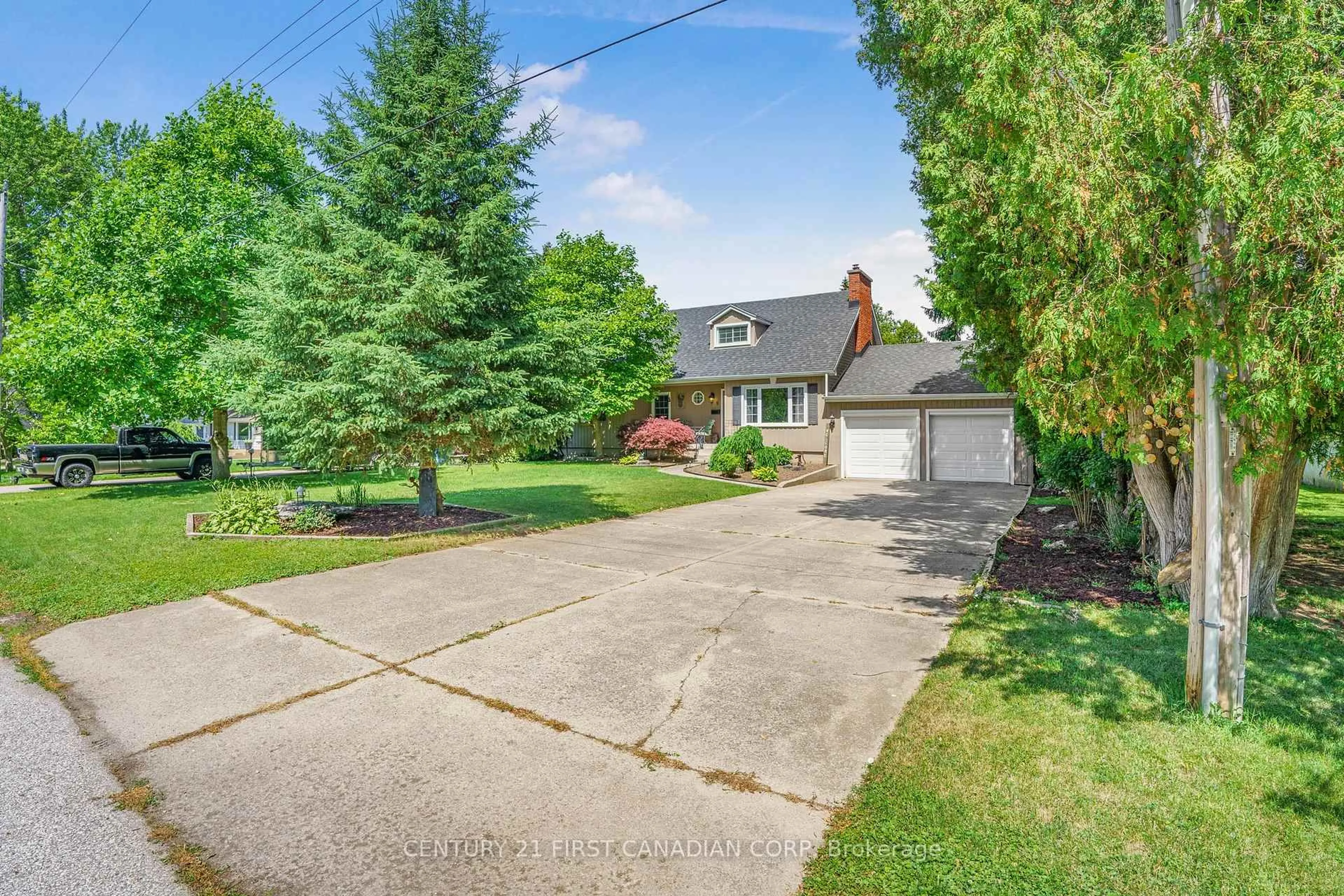 A pic from outside/outdoor area/front of a property/back of a property/a pic from drone, street for 9 O'Brien Dr, Chatham-Kent Ontario N7M 2E5