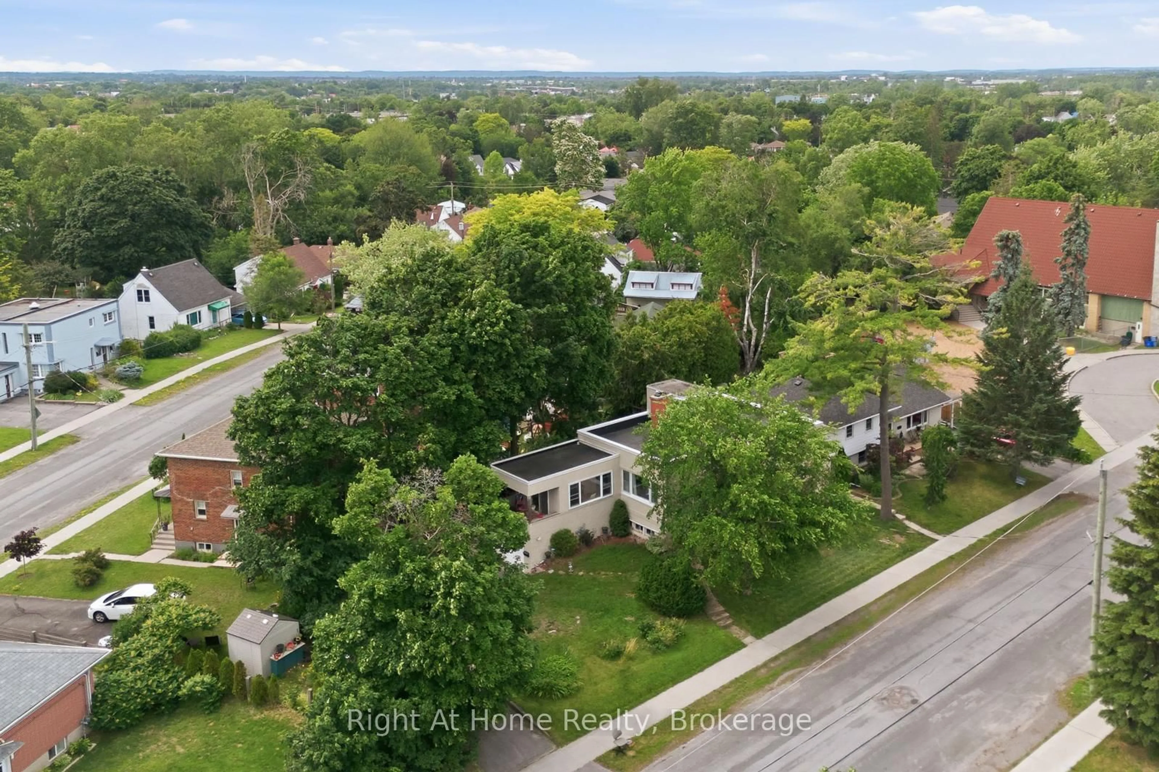 A pic from outside/outdoor area/front of a property/back of a property/a pic from drone, street for 16 Oriole Park Ave, Belleville Ontario K8N 4C7