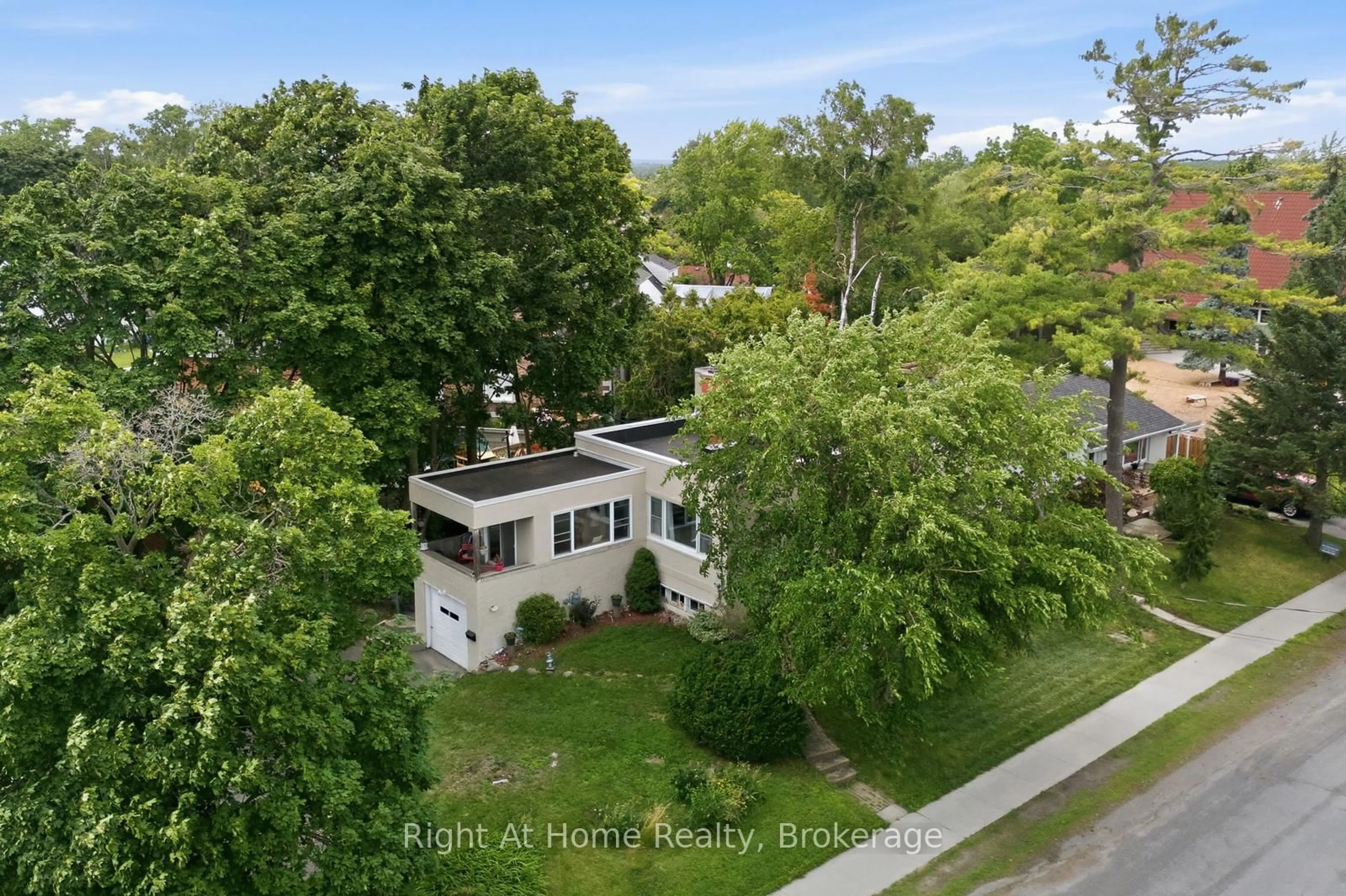 A pic from outside/outdoor area/front of a property/back of a property/a pic from drone, street for 16 Oriole Park Ave, Belleville Ontario K8N 4C7