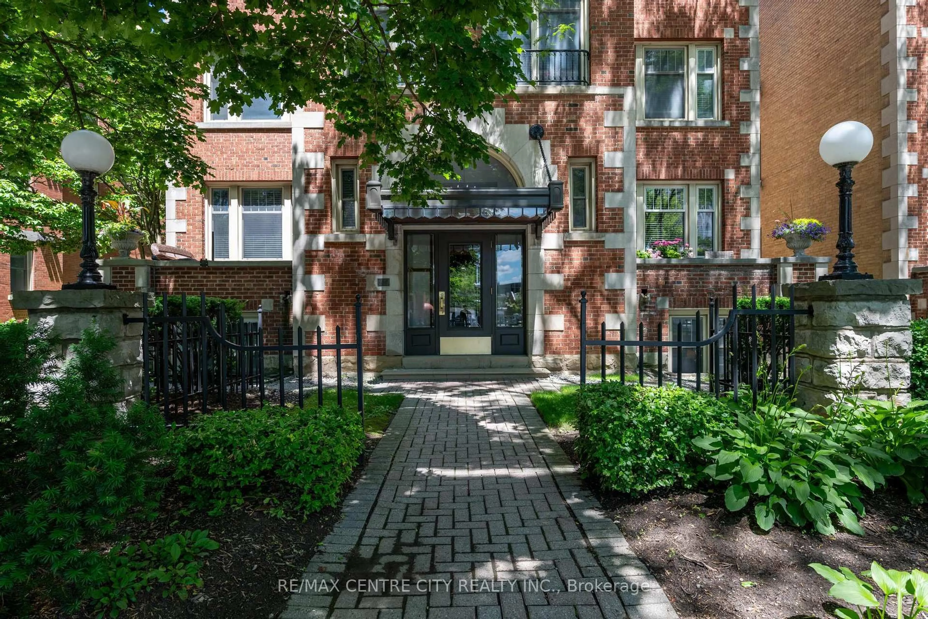 Unknown for 280 Queens Ave #401, London East Ontario N6B 1X3