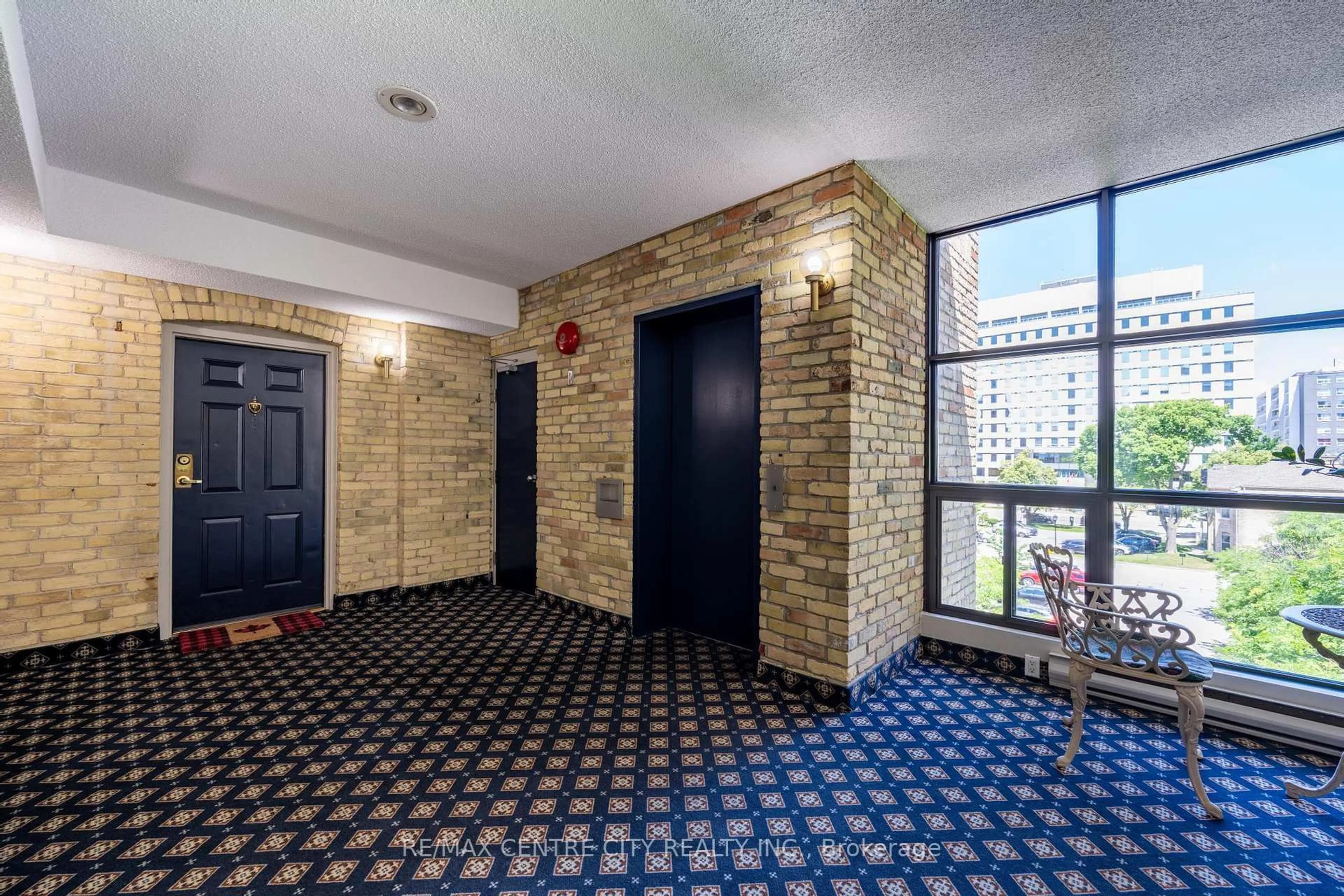 Indoor foyer for 280 Queens Ave #401, London East Ontario N6B 1X3