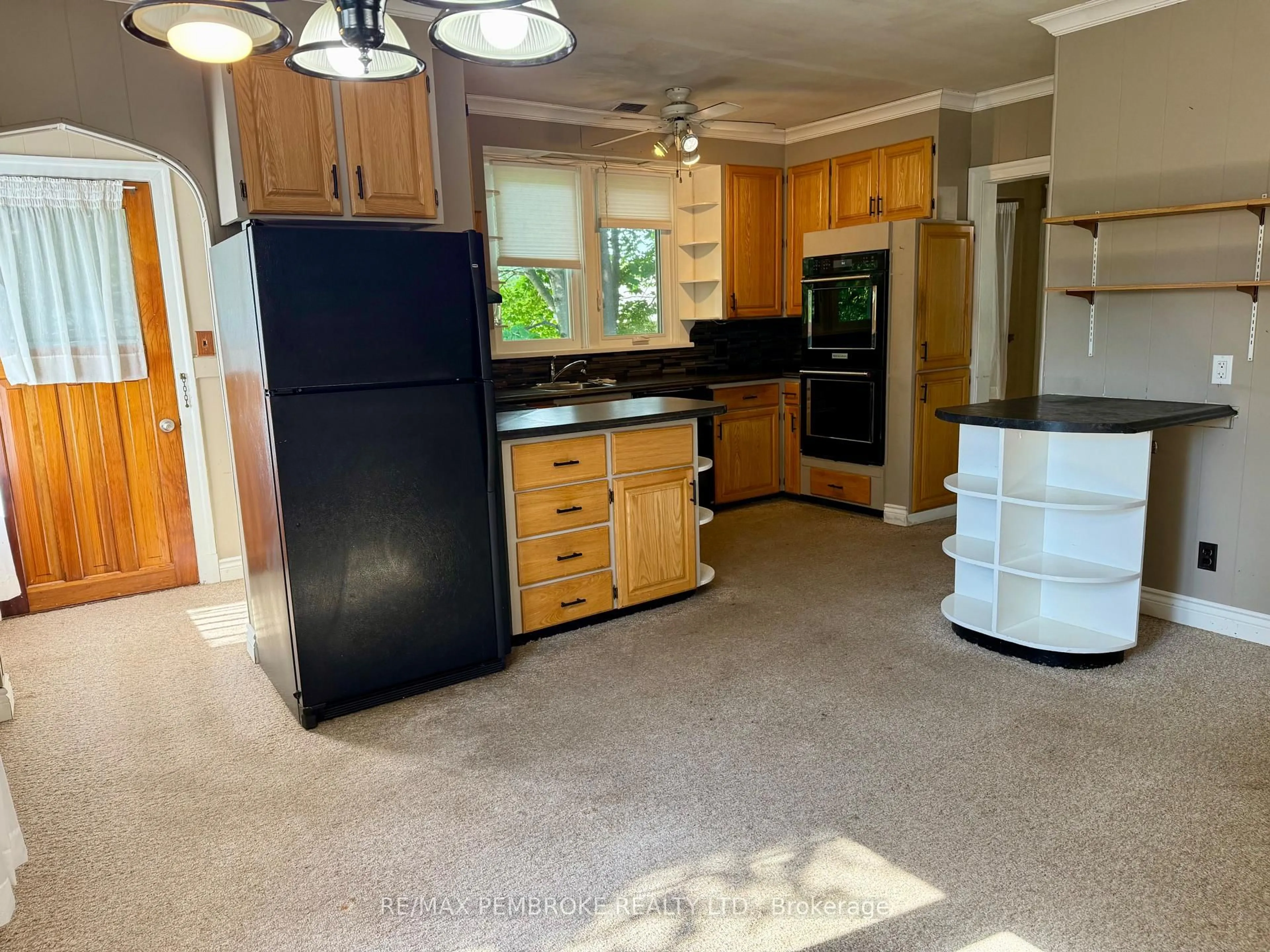 Open concept kitchen, unknown for 474 Fraser St, Pembroke Ontario K8A 1Y7