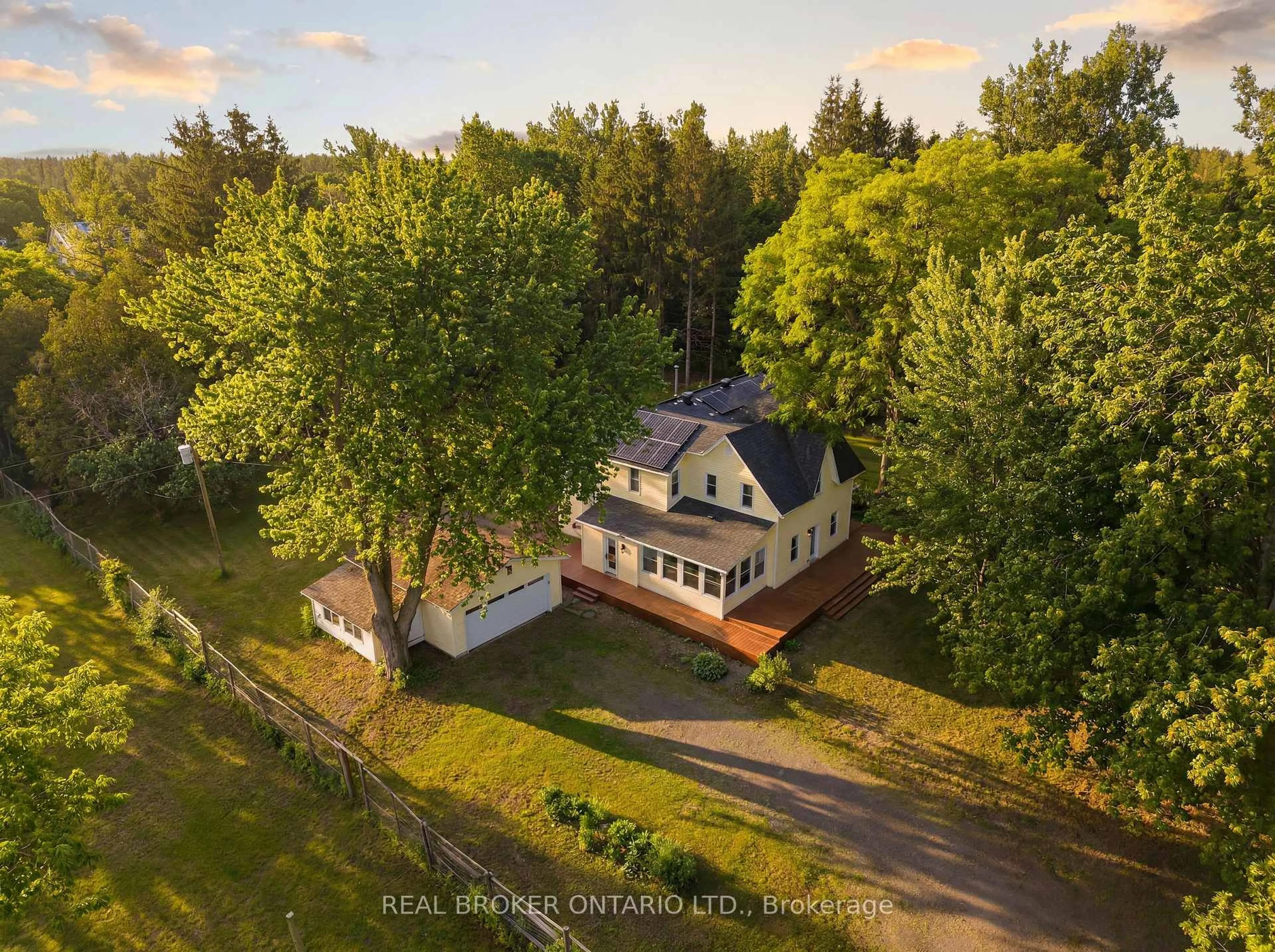 A pic from outside/outdoor area/front of a property/back of a property/a pic from drone, building for 4184 Gordon Murdock Rd, Osgoode Ontario K0A 2W0