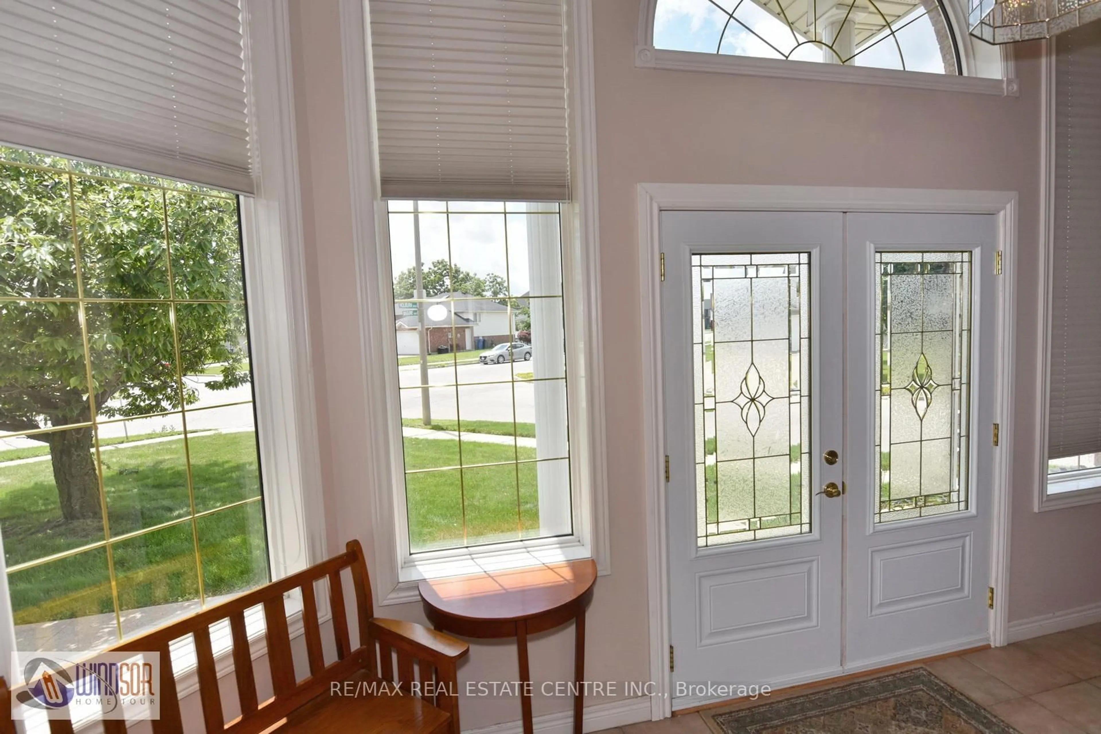 Indoor entryway for 3602 Holburn St, Windsor Ontario N9E 4V4