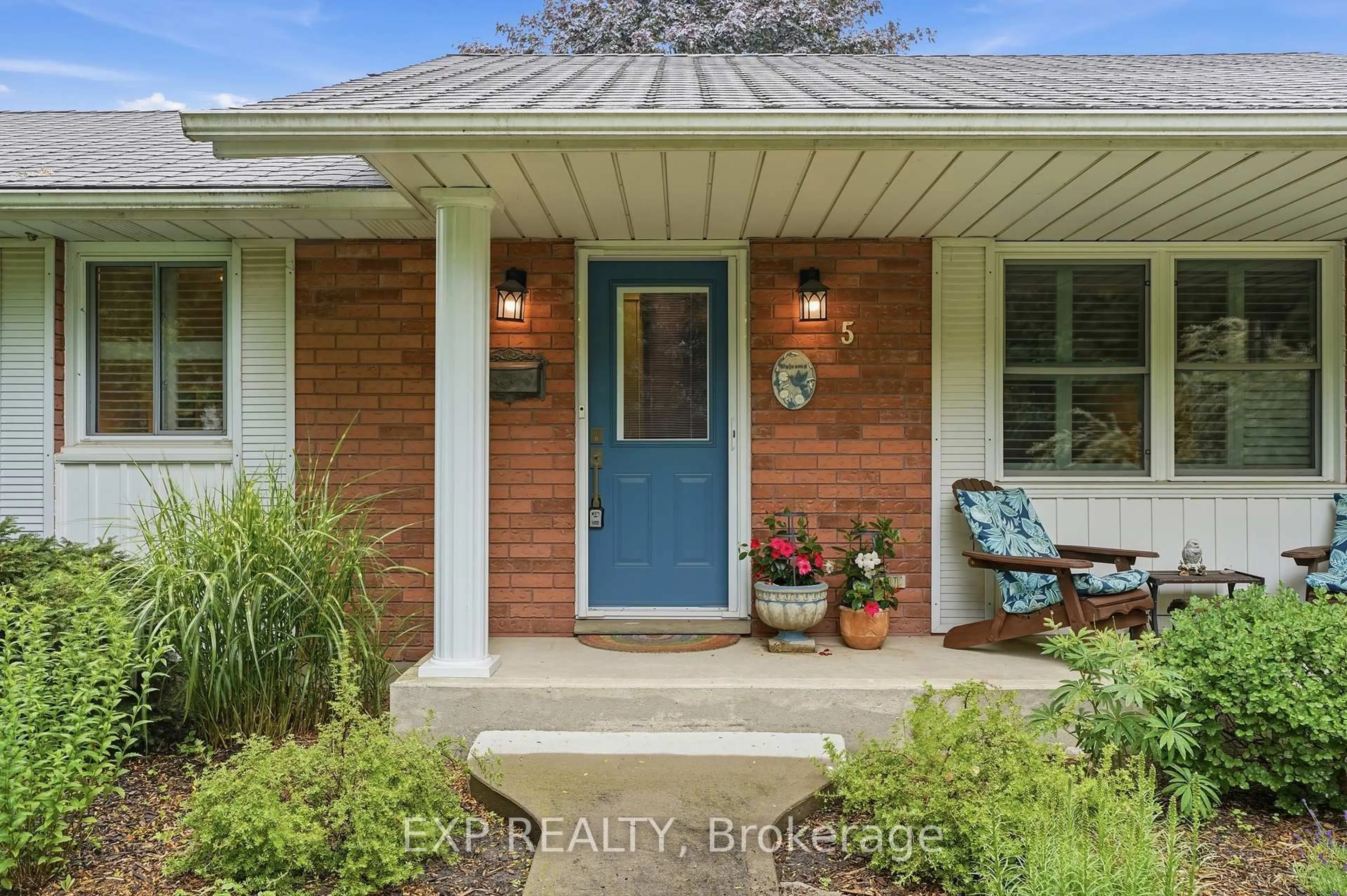 Indoor entryway for 5 Brant St, Norfolk Ontario N3Y 5G2