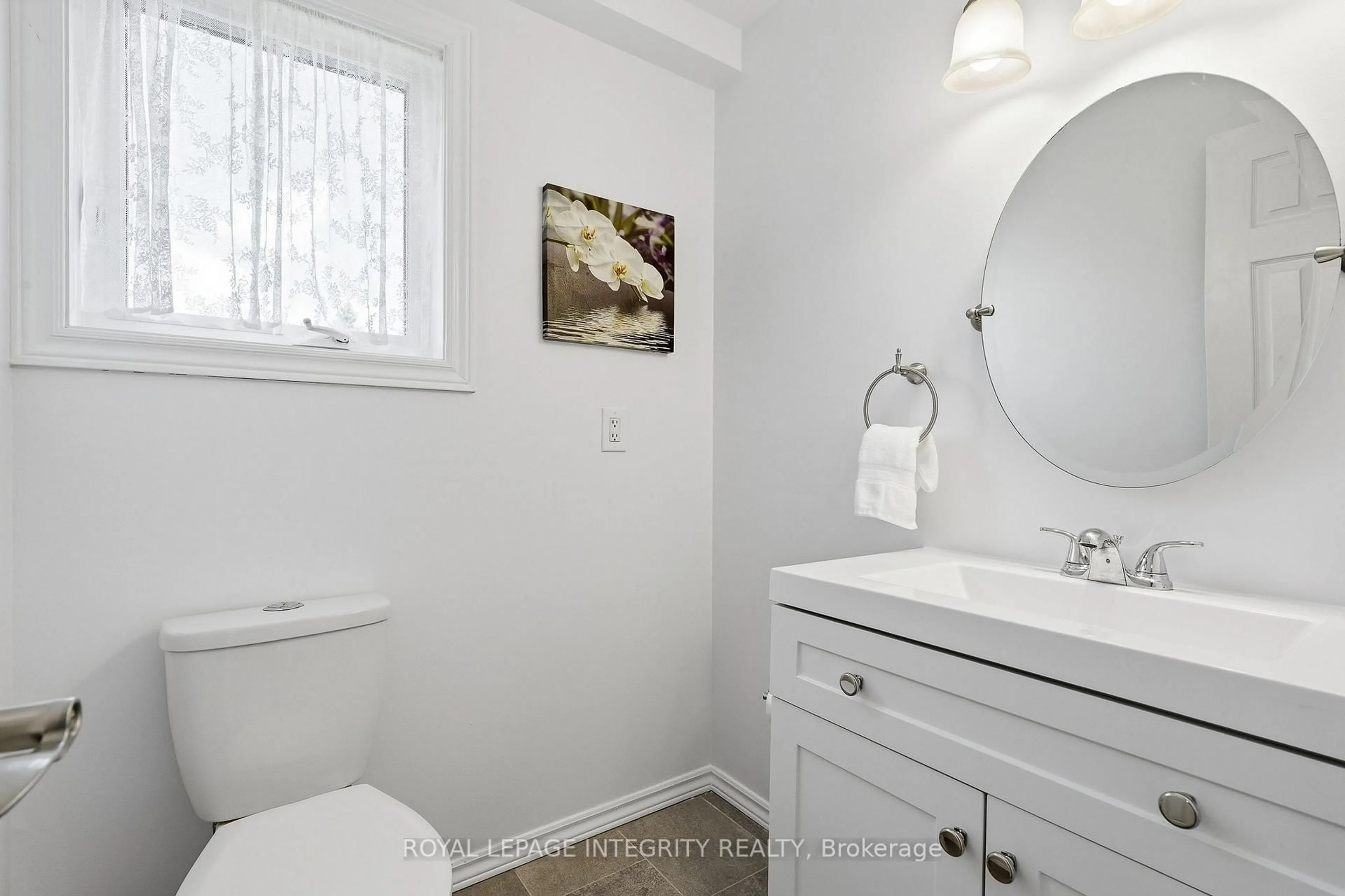 Standard bathroom, ceramic/tile floor for 142 Gladecrest Crt, Ottawa Ontario K2H 9J8