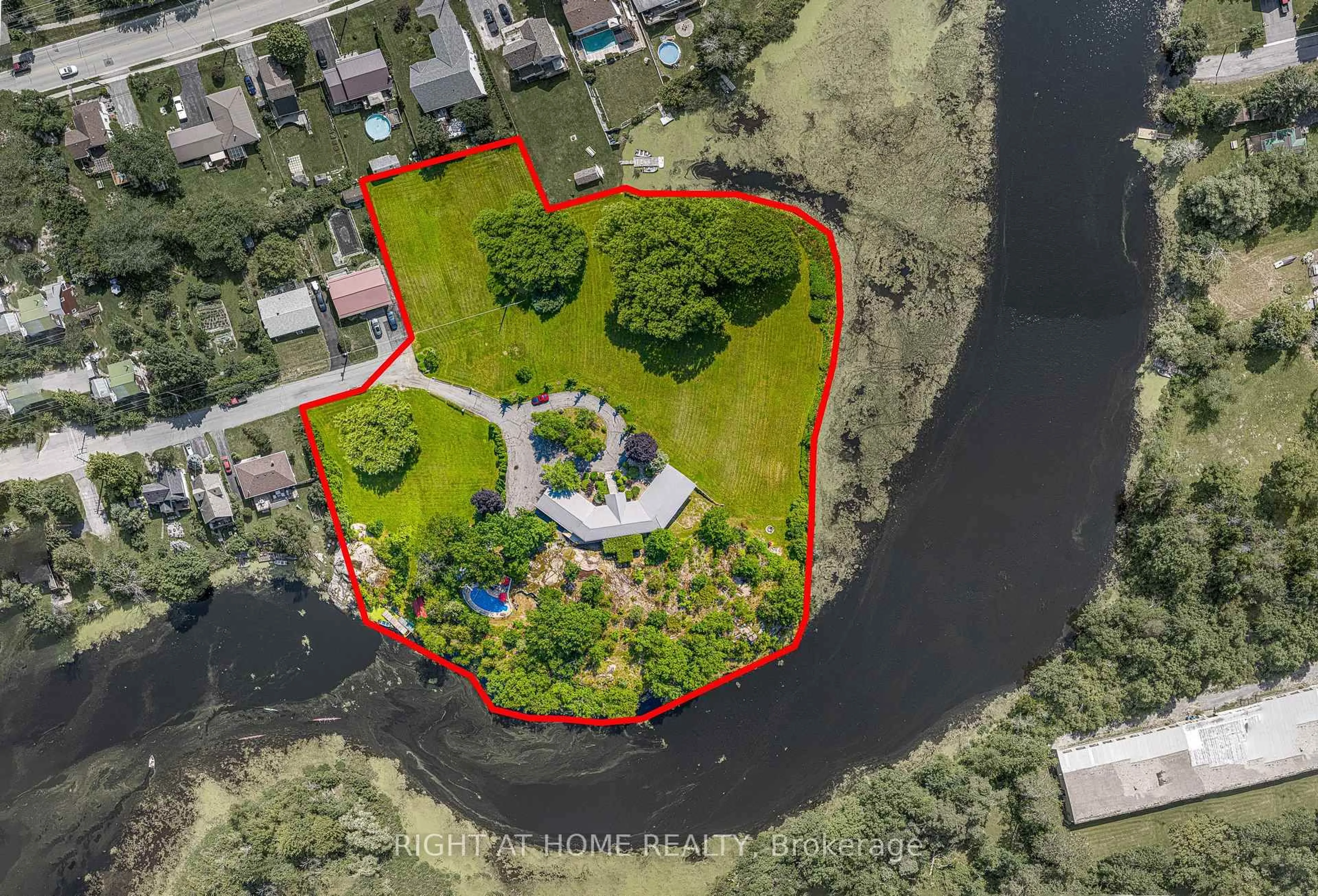 A pic from outside/outdoor area/front of a property/back of a property/a pic from drone, water/lake/river/ocean view for 550 Queen St, Gananoque Ontario K7G 2B1