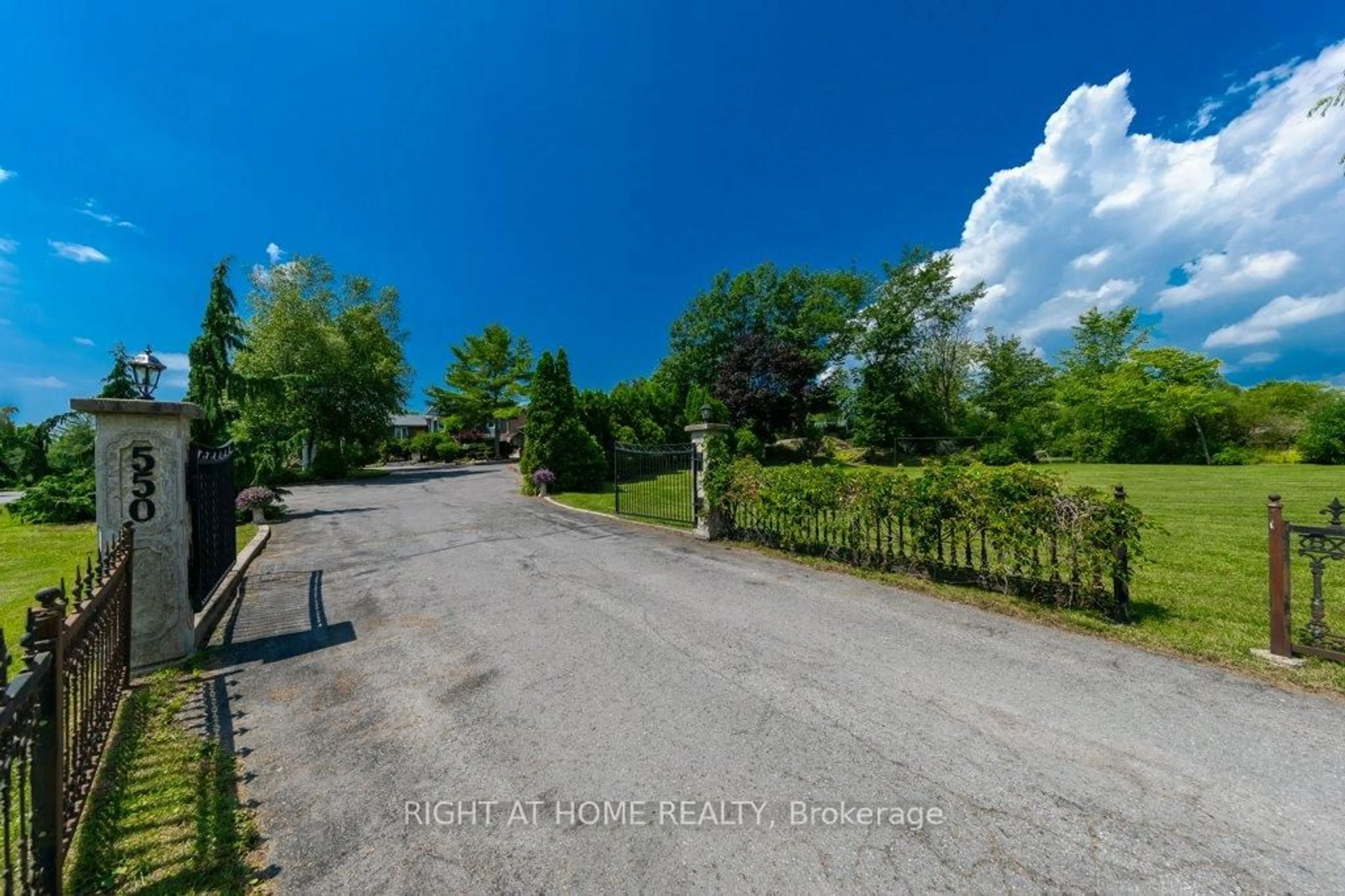 A pic from outside/outdoor area/front of a property/back of a property/a pic from drone, street for 550 Queen St, Gananoque Ontario K7G 2B1