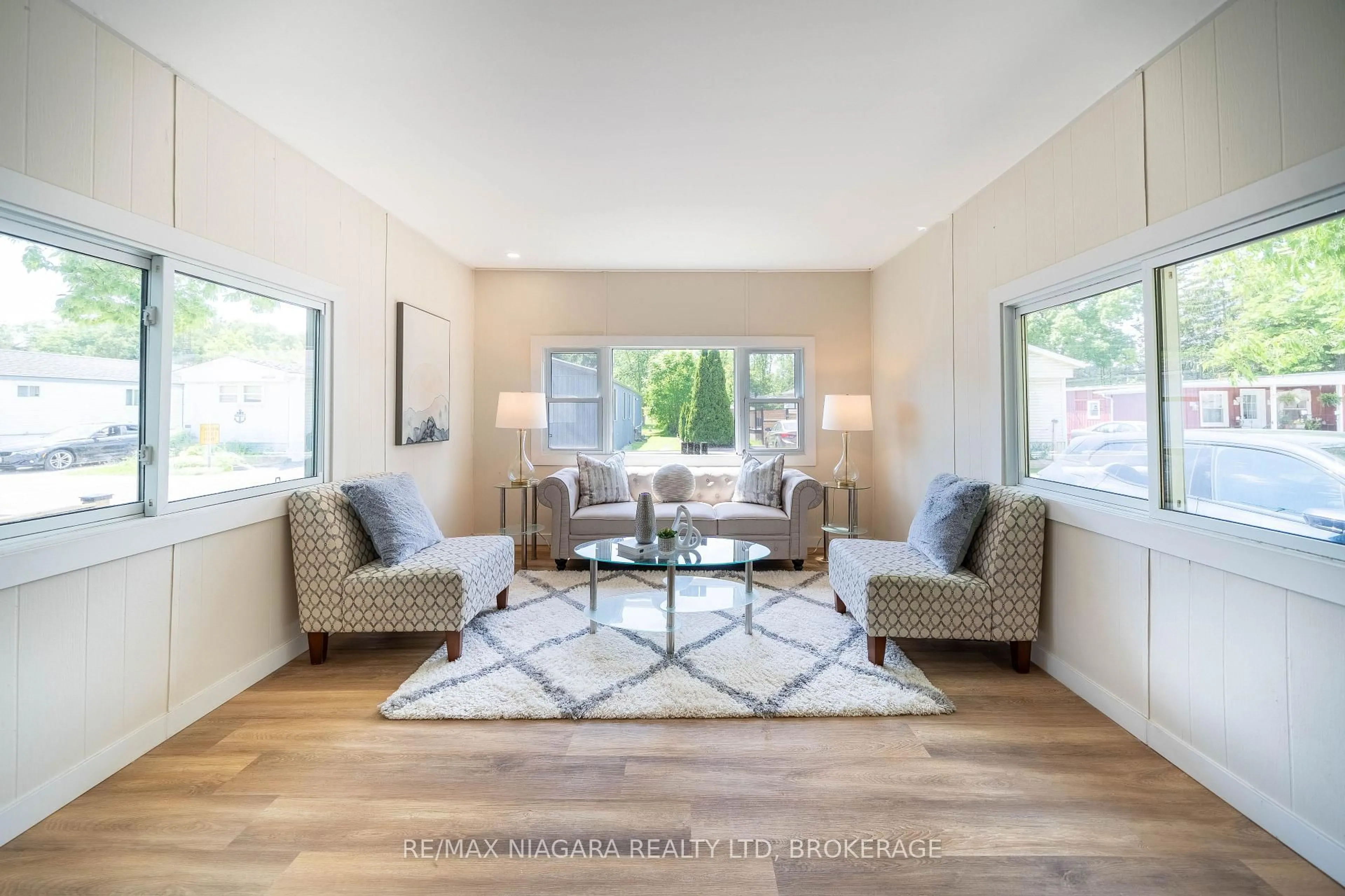 Living room with furniture, unknown for 4595 Abigail Lane, Lincoln Ontario L3J 0W1