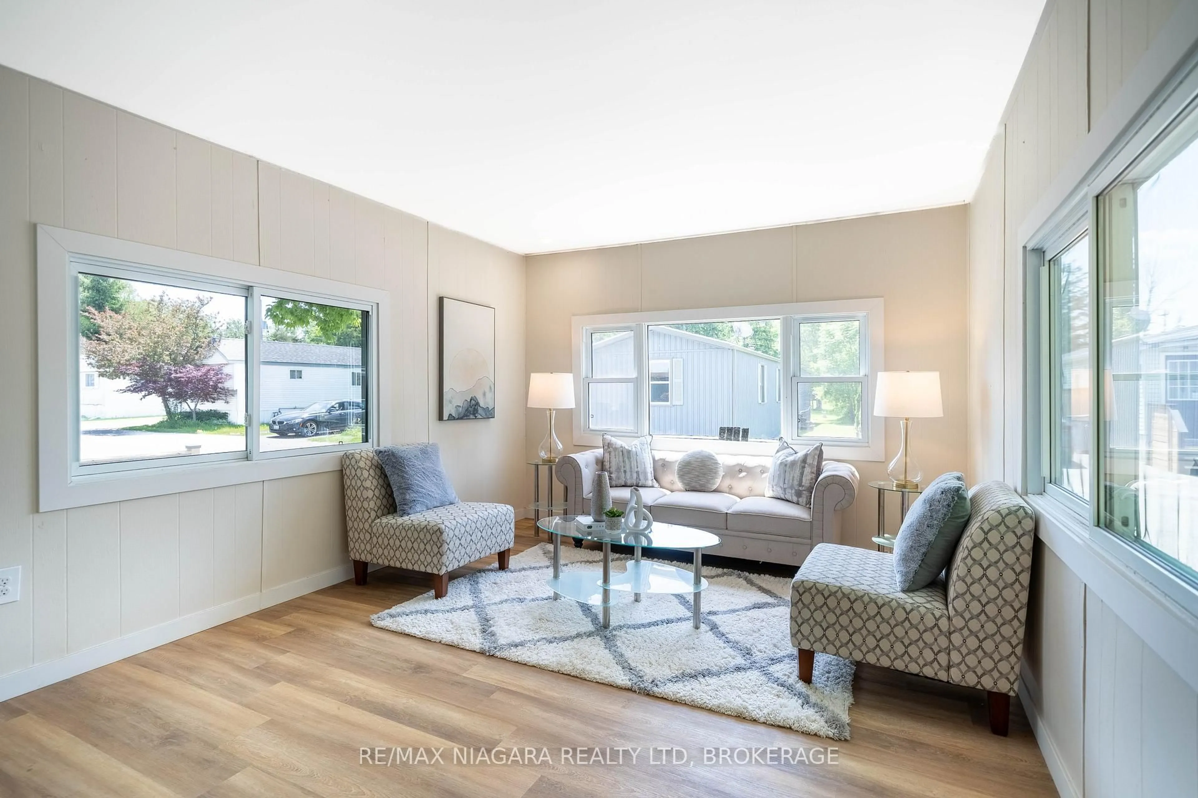 Living room with furniture, unknown for 4595 Abigail Lane, Lincoln Ontario L3J 0W1