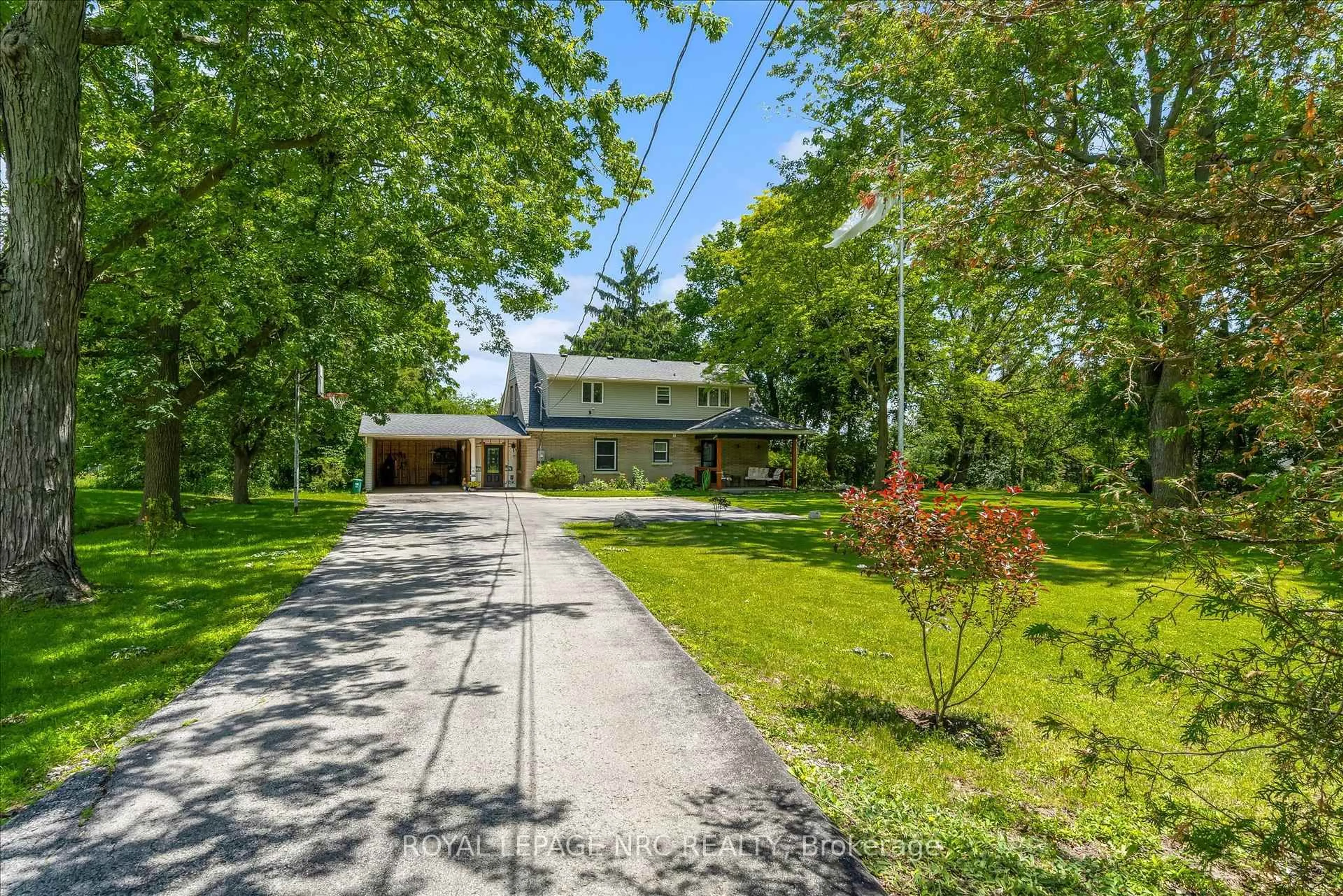 A pic from outside/outdoor area/front of a property/back of a property/a pic from drone, street for 273 High St, Fort Erie Ontario L2A 3R4