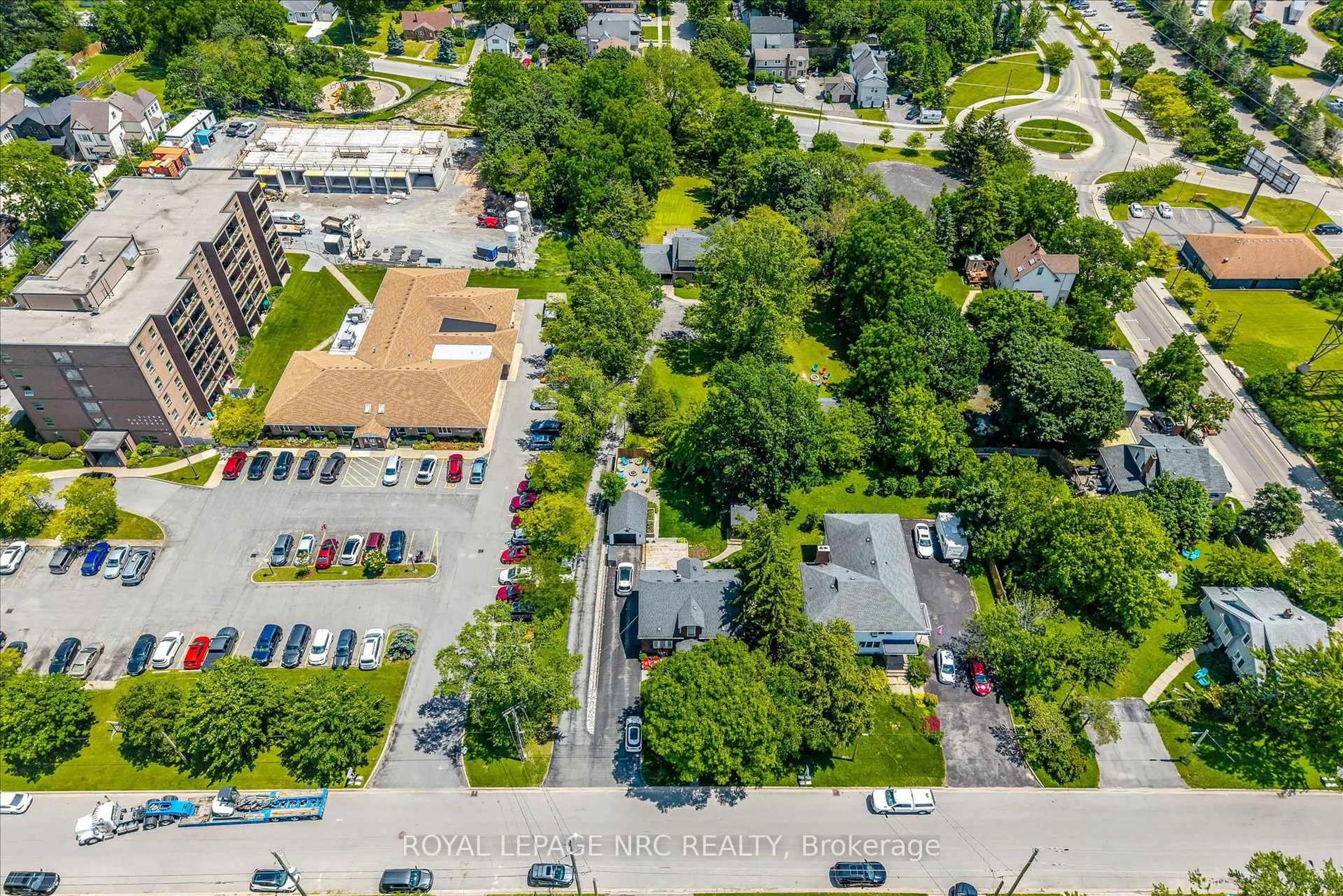 A pic from outside/outdoor area/front of a property/back of a property/a pic from drone, street for 273 High St, Fort Erie Ontario L2A 3R4