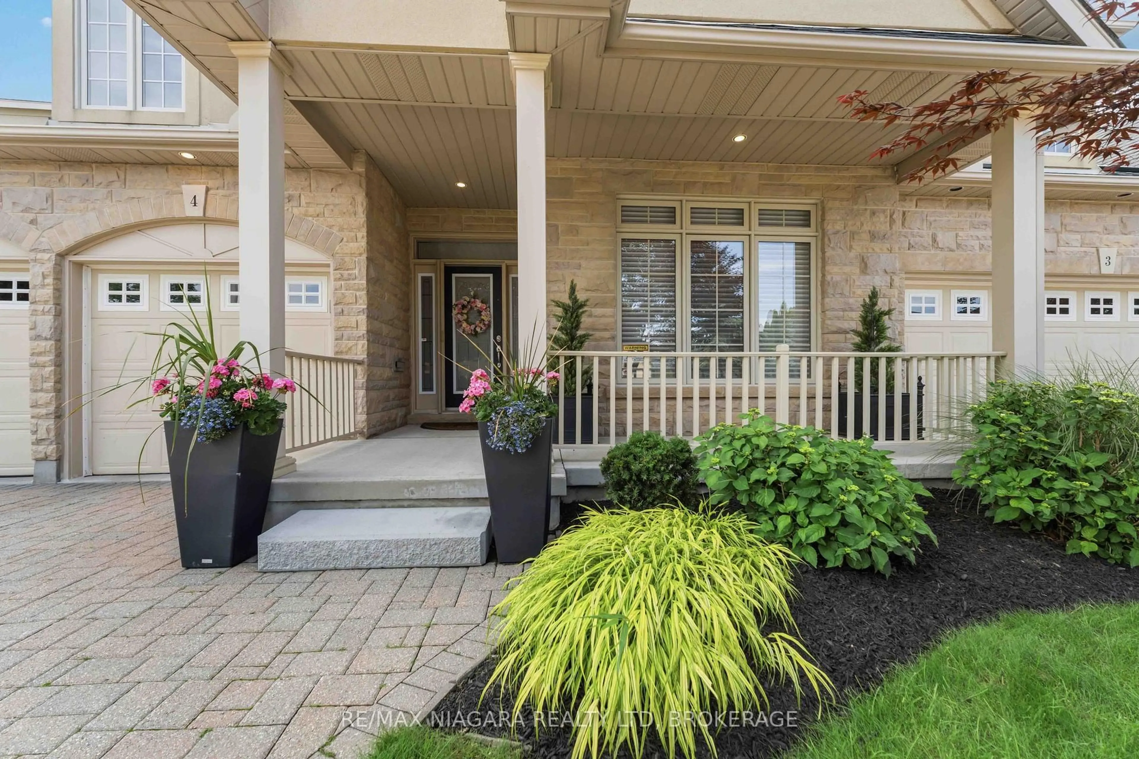 Indoor entryway for 35 Scullers Way #4, St. Catharines Ontario L2N 7S9